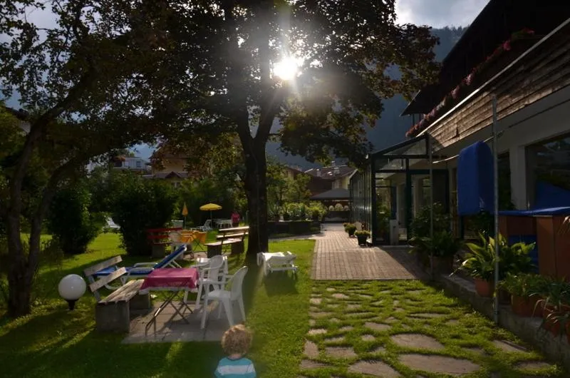 Garden in Hotel-Pension Strolz