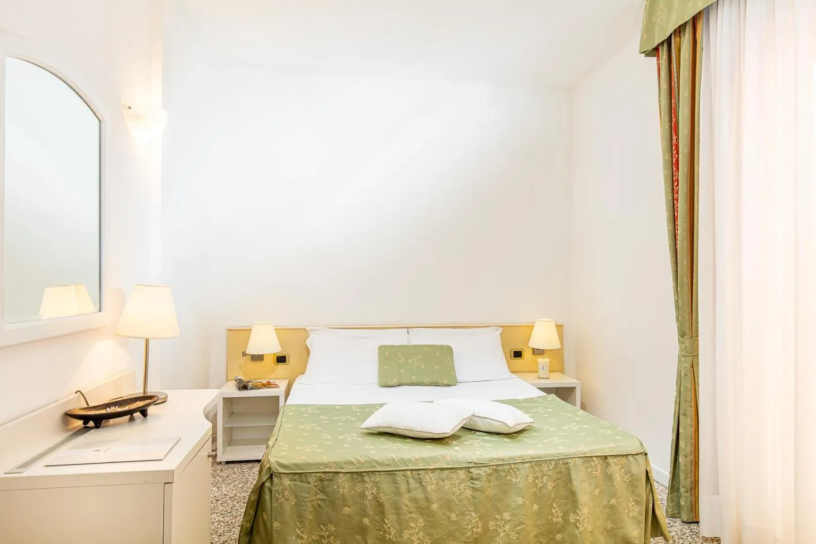 Bed in Hotel Karinzia