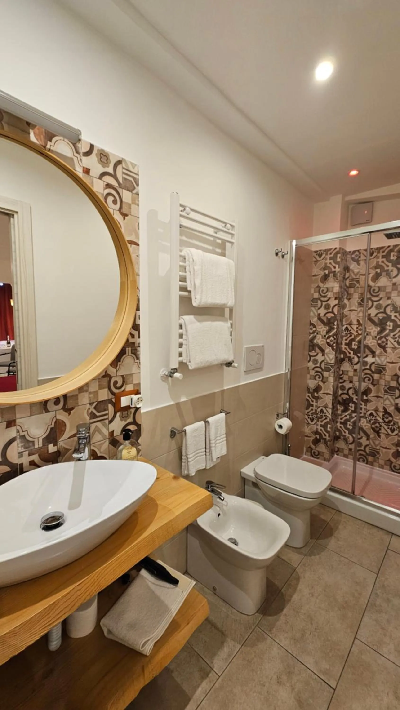 Shower in B&B Triskèles Adult Only