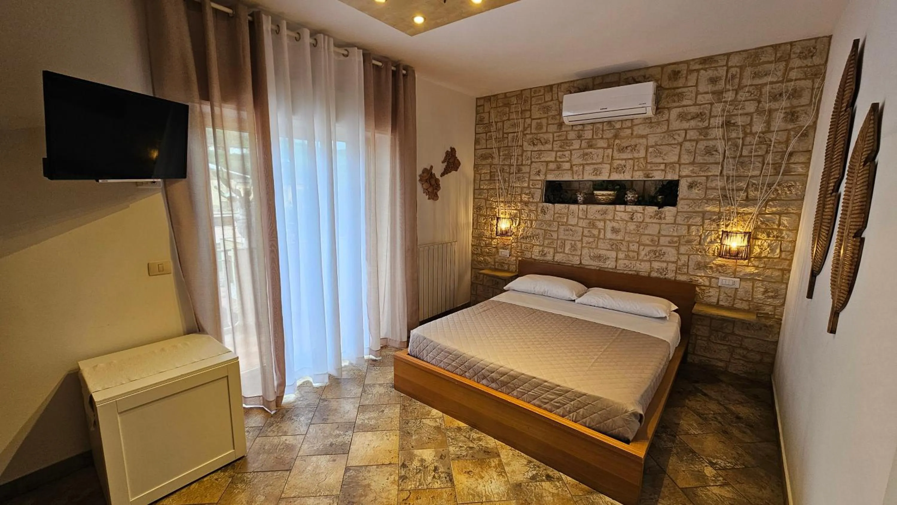 TV and multimedia, Bed in B&B Triskèles Adult Only