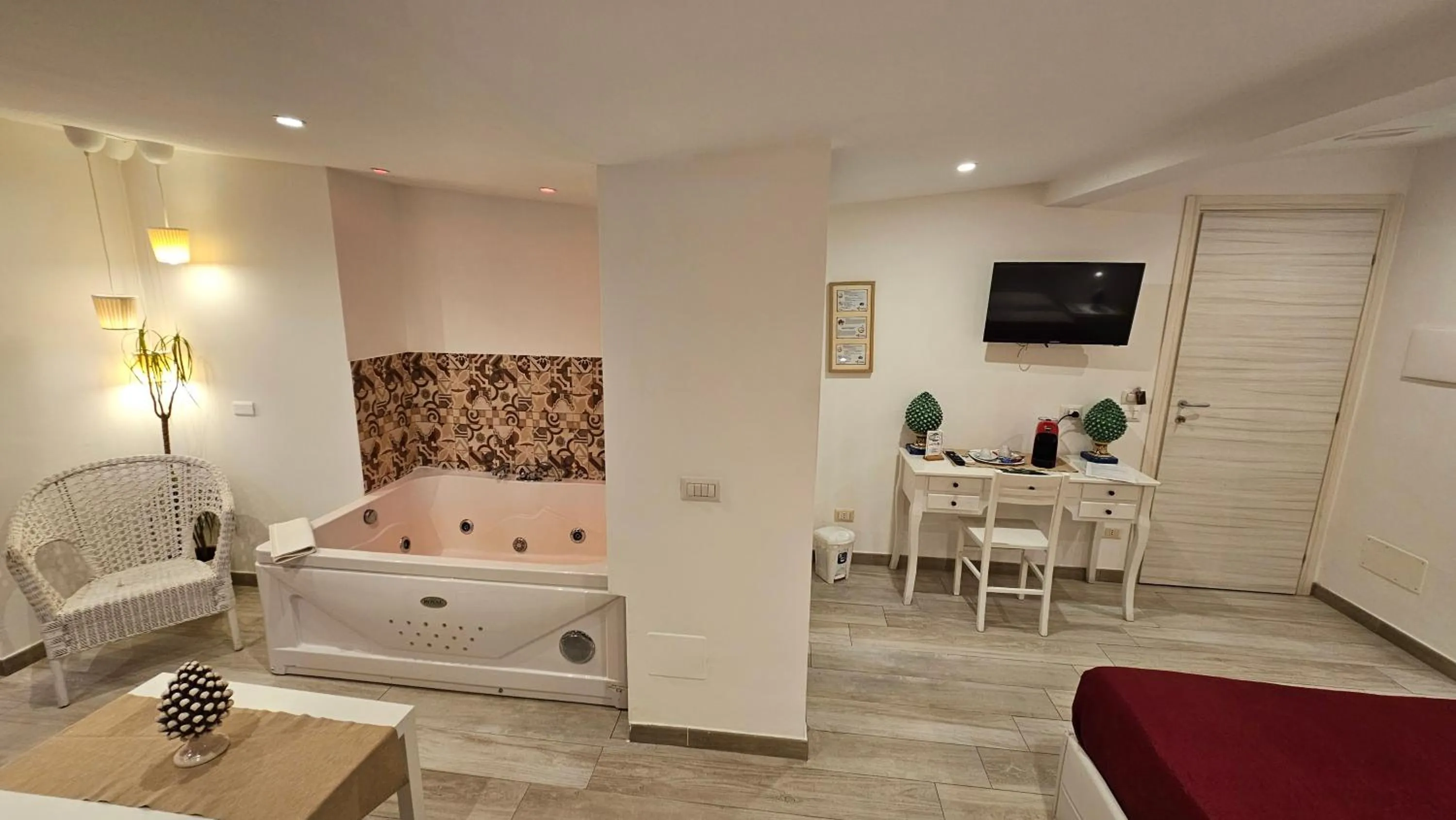 Hot Tub in B&B Triskèles Adult Only