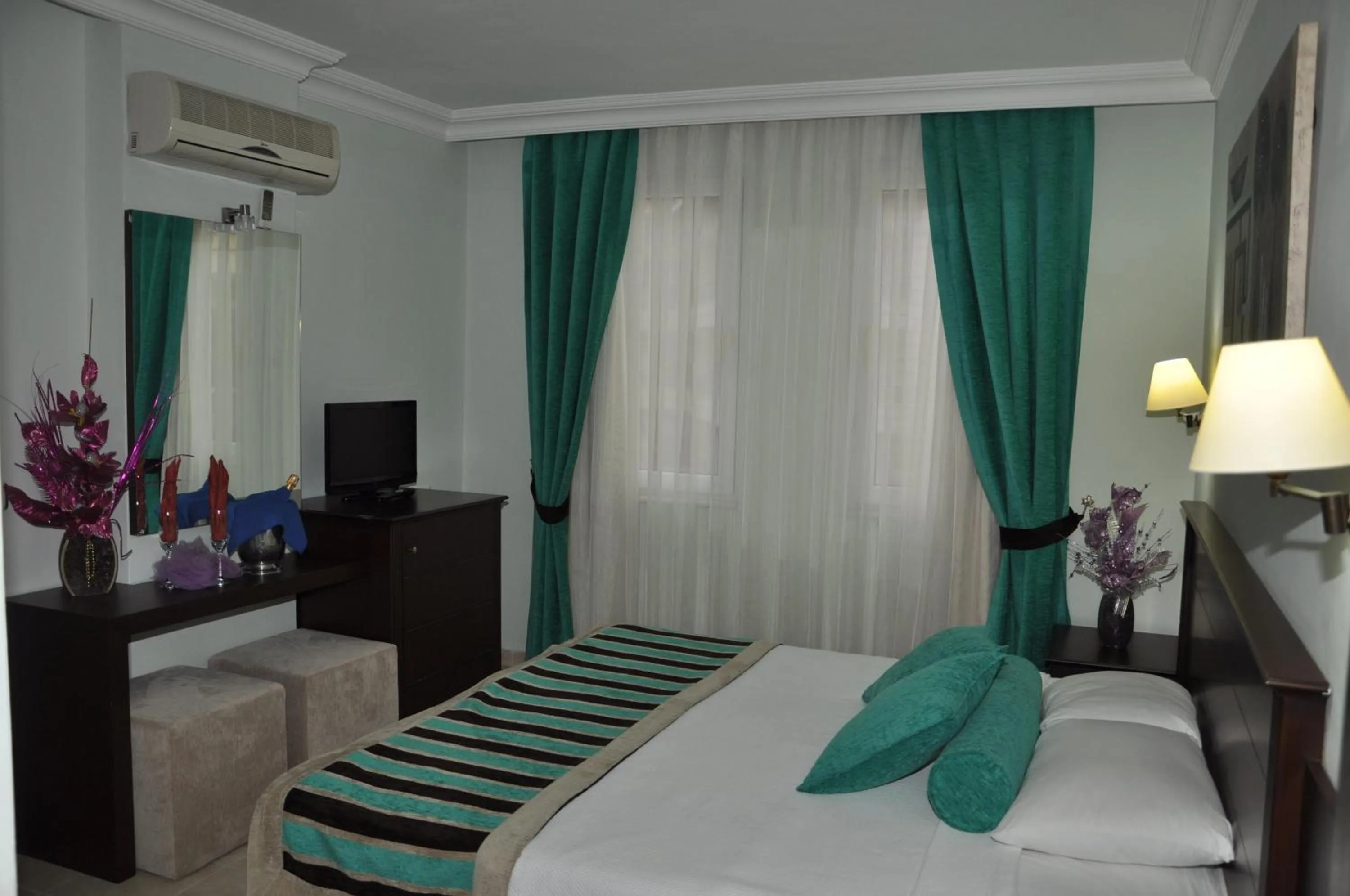 Bed in Kleopatra Royal Palm Hotel