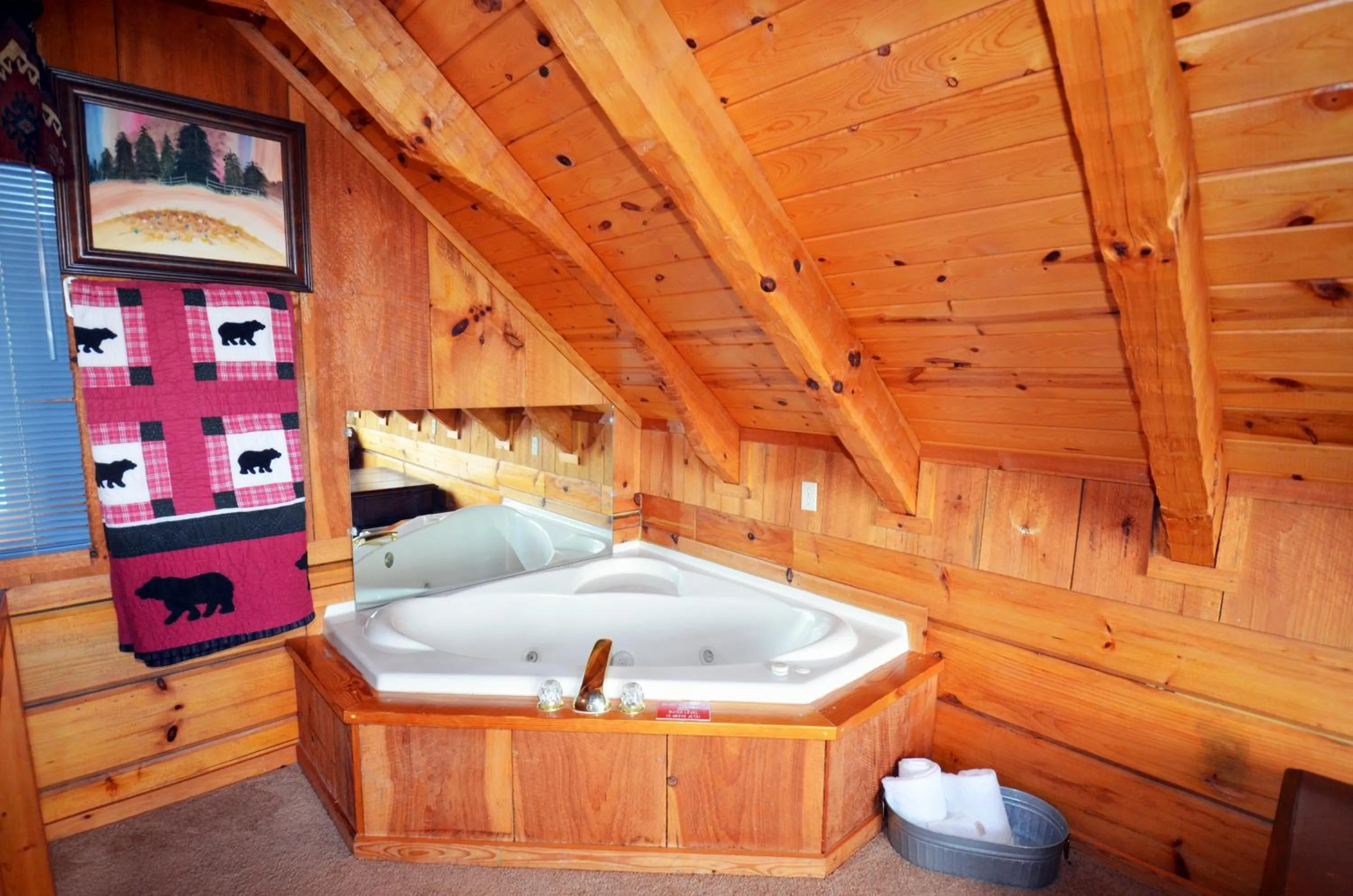 Hot Tub, Bed in Love Shack
