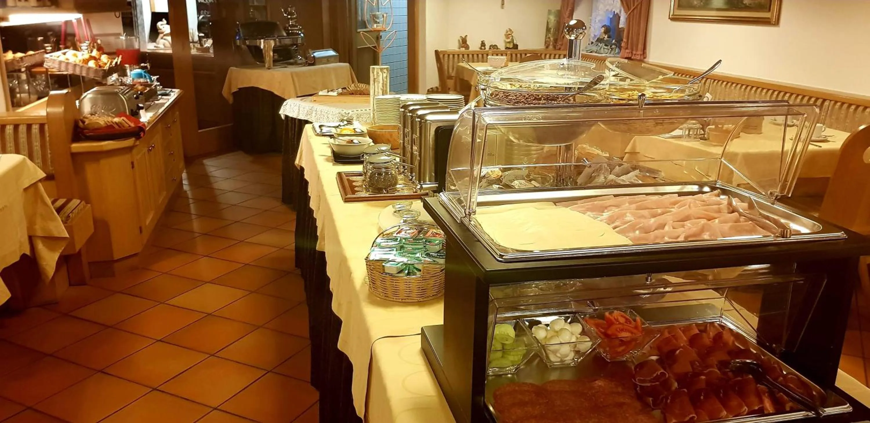 Food and drinks in Hotel Ciampian