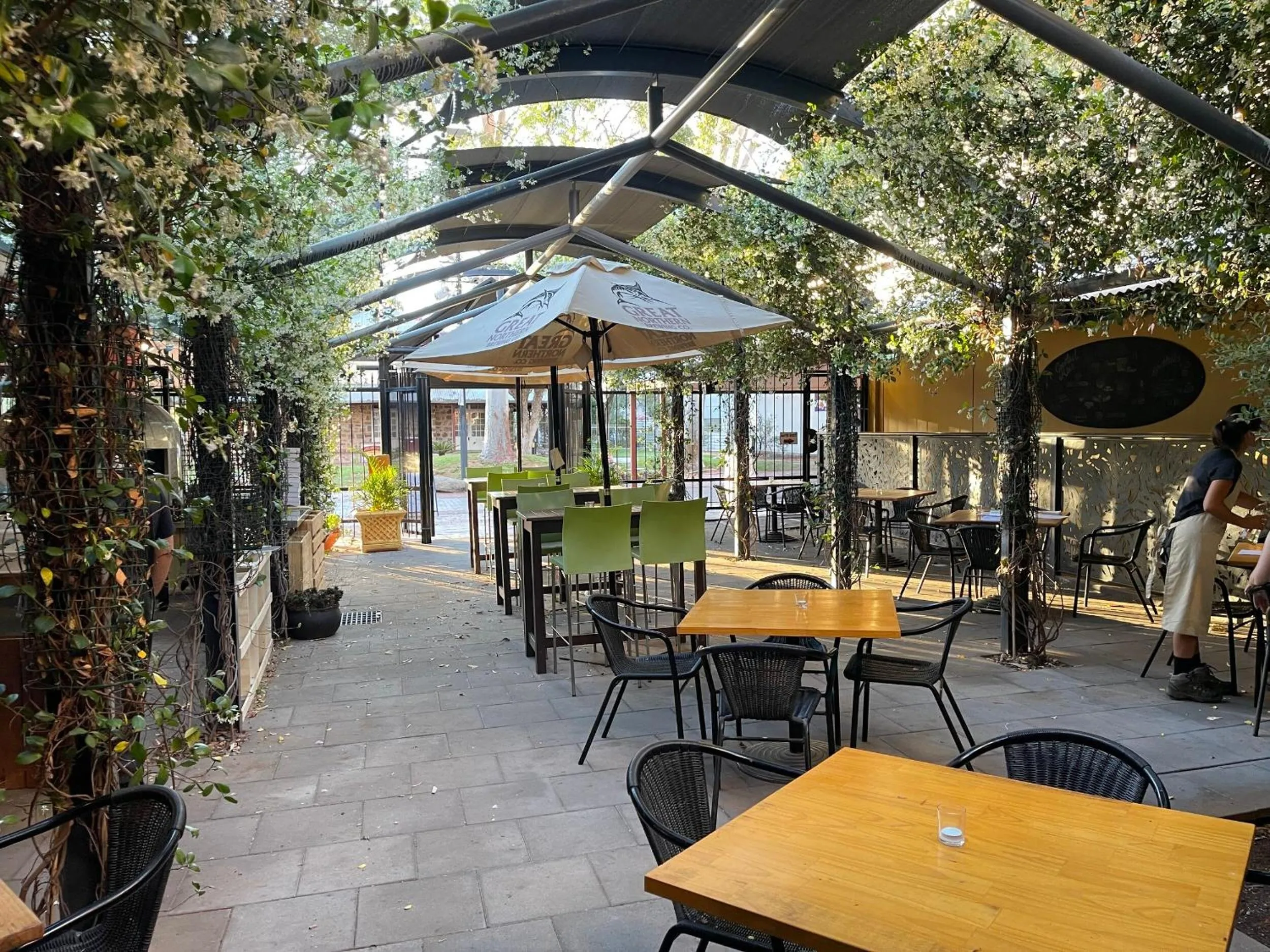 Restaurant/places to eat in Stay at Alice Springs Hotel