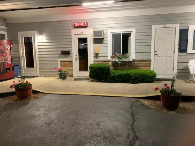 Facade/entrance in The Saco Motel