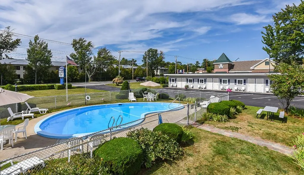 Swimming pool in The Saco Motel