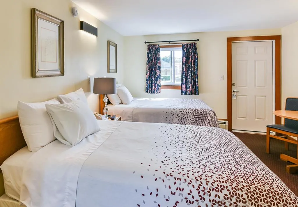 Bedroom, Bed in The Saco Motel