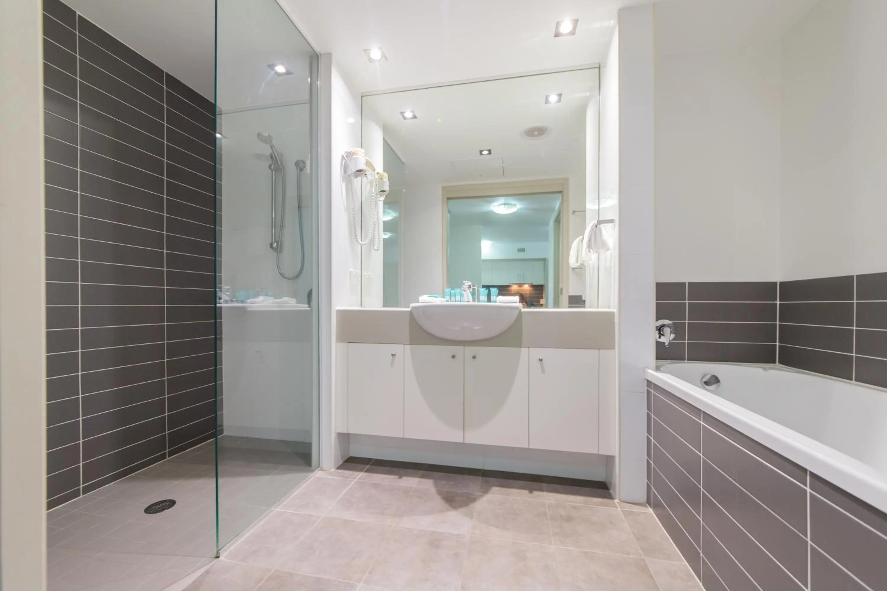 Shower in Beaches on Lammermoor Apartments