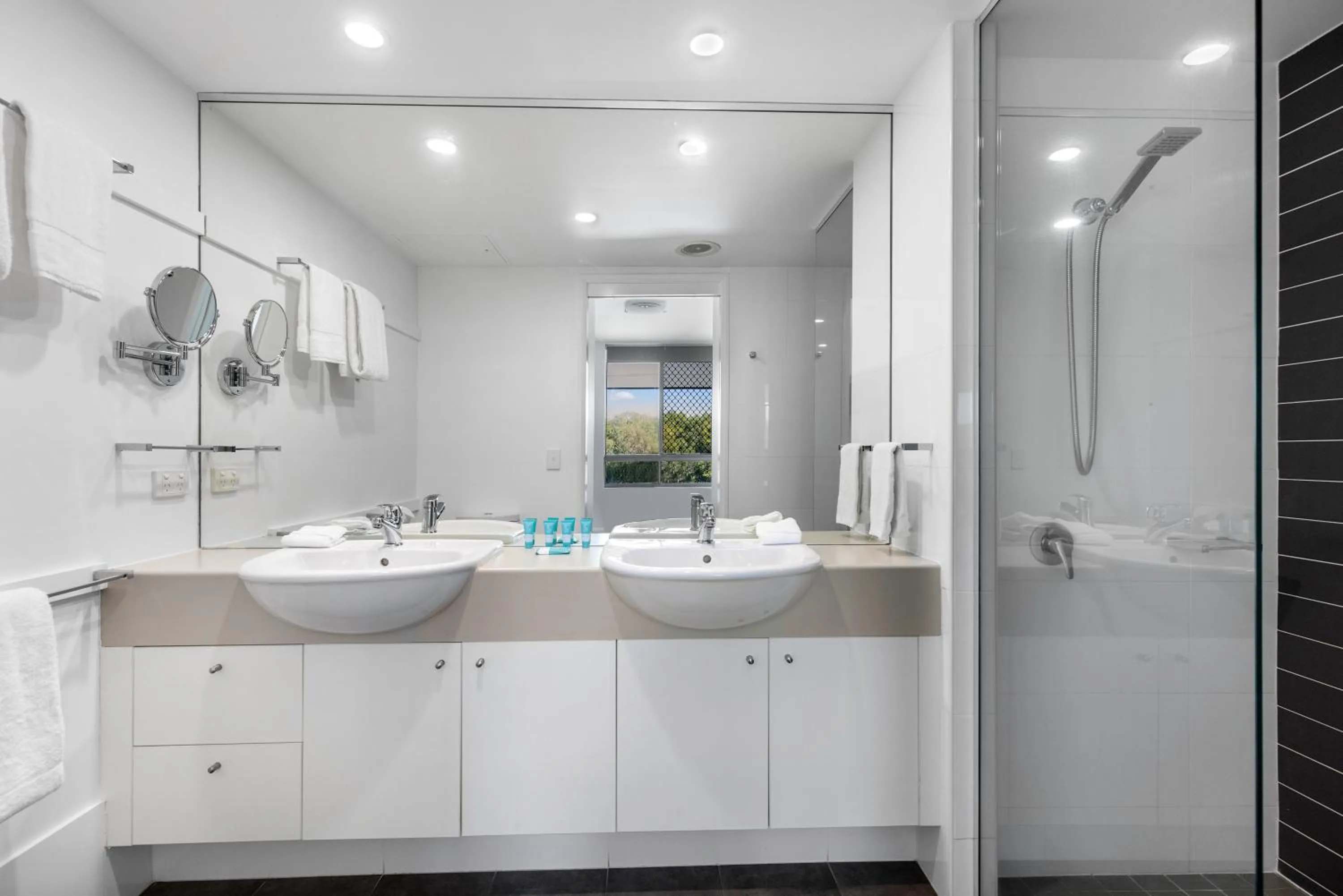 Shower in Beaches on Lammermoor Apartments