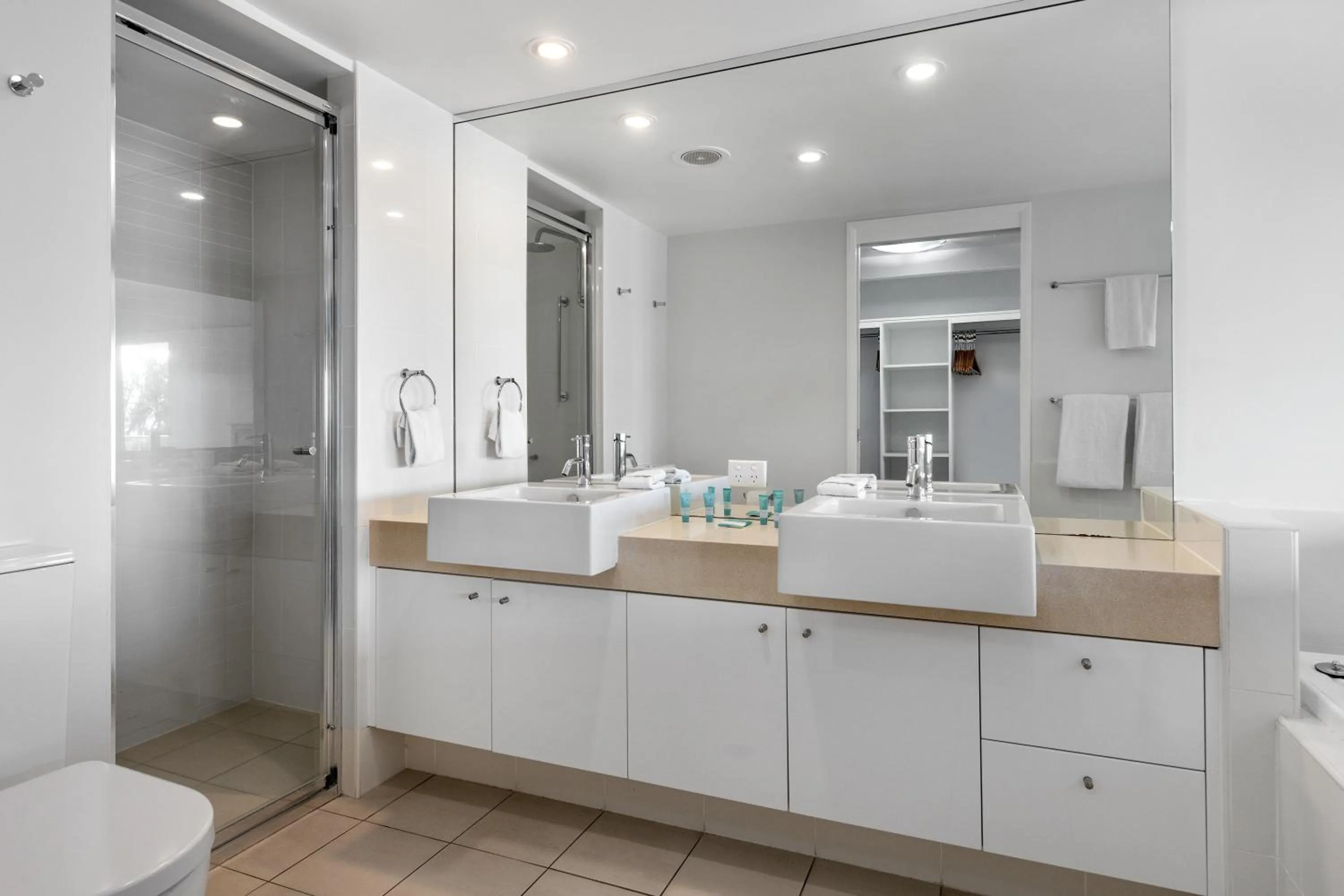 Shower in Beaches on Lammermoor Apartments