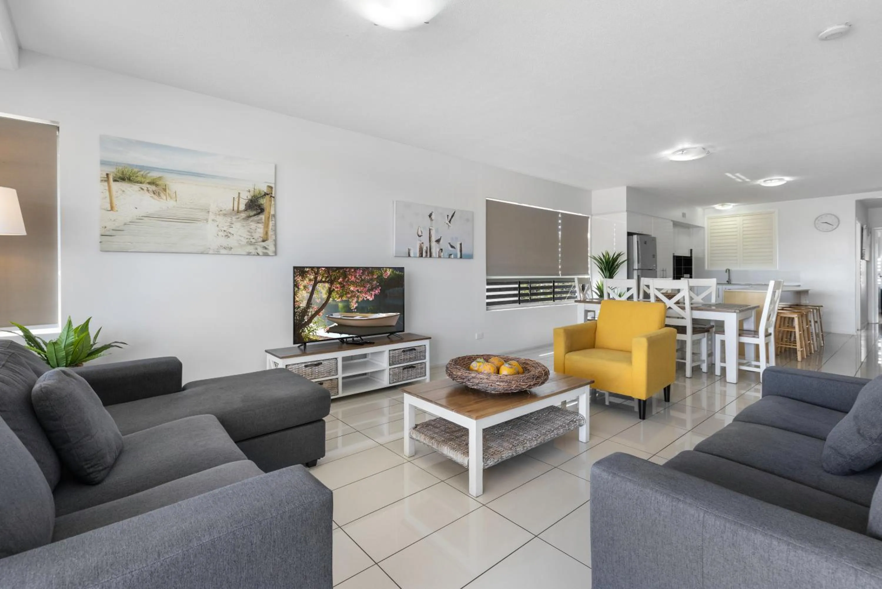 TV and multimedia in Beaches on Lammermoor Apartments