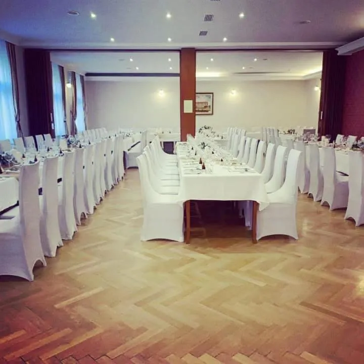 Restaurant/places to eat in Hotel Zvezda