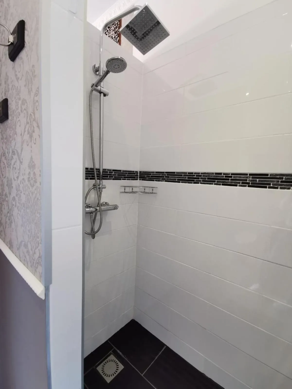 Shower in B&B de Notaris