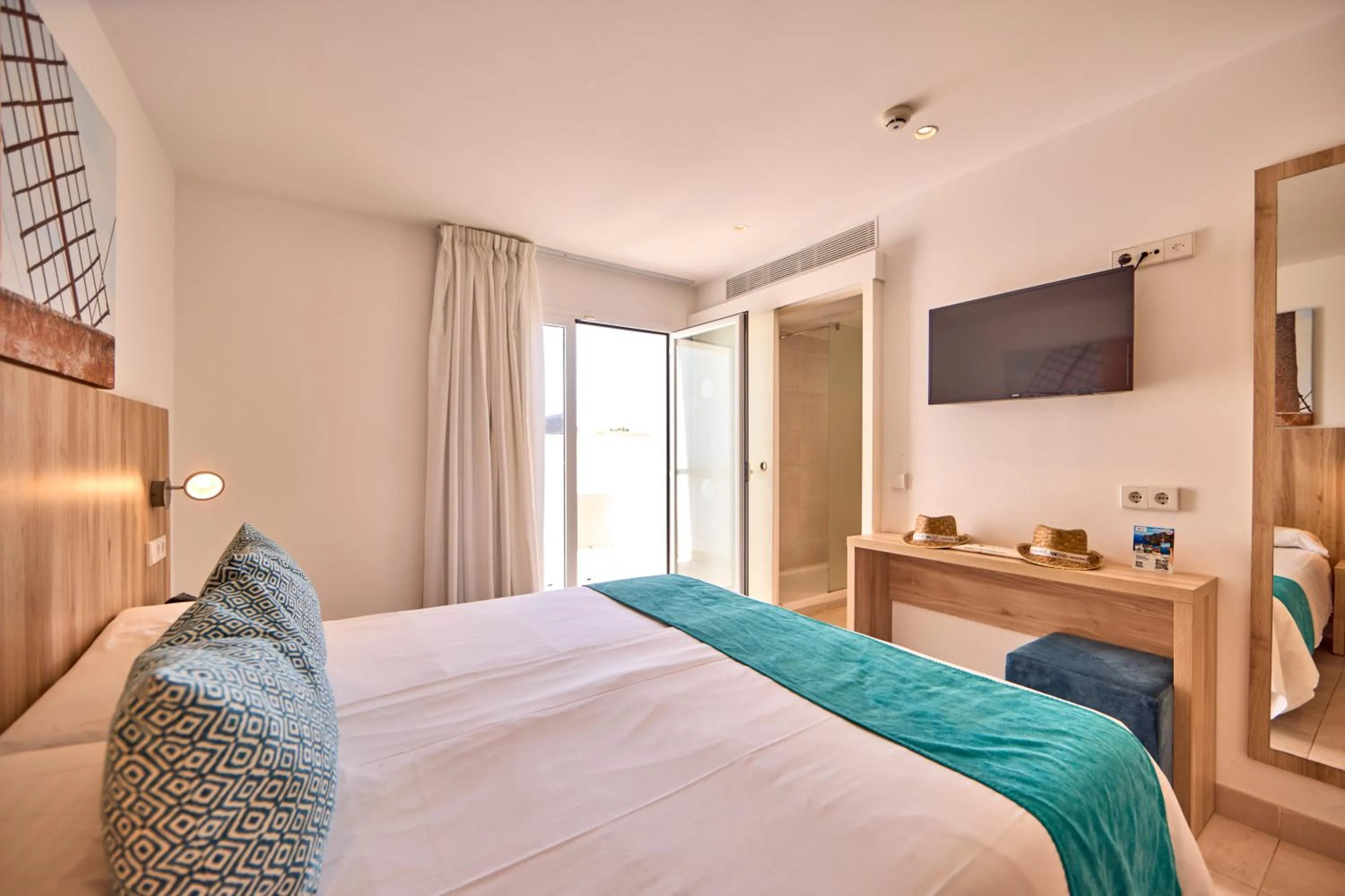 Photo of the whole room, Bed in INNER Hotel Rupit "Adults Only"