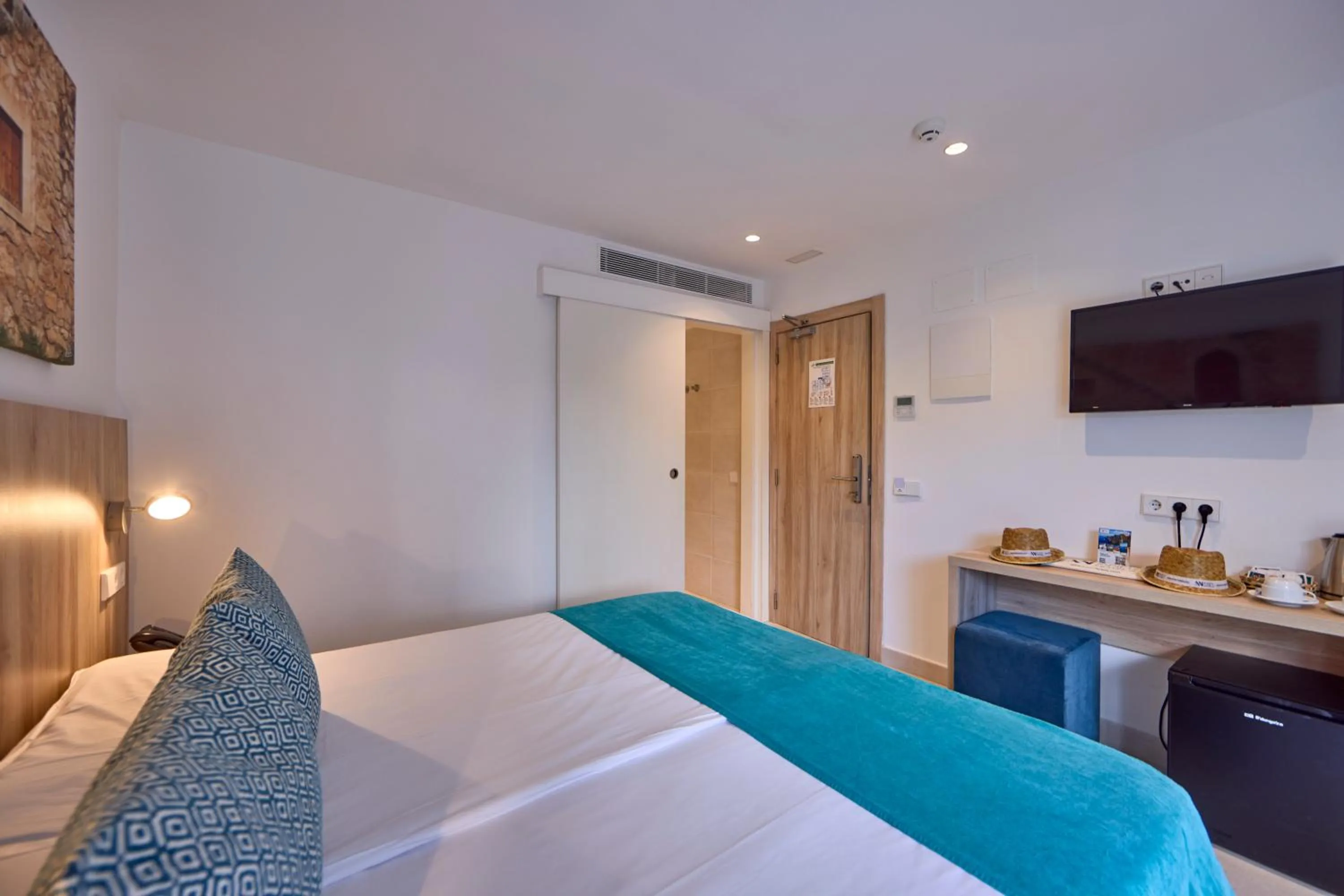 Photo of the whole room, Bed in INNER Hotel Rupit "Adults Only"