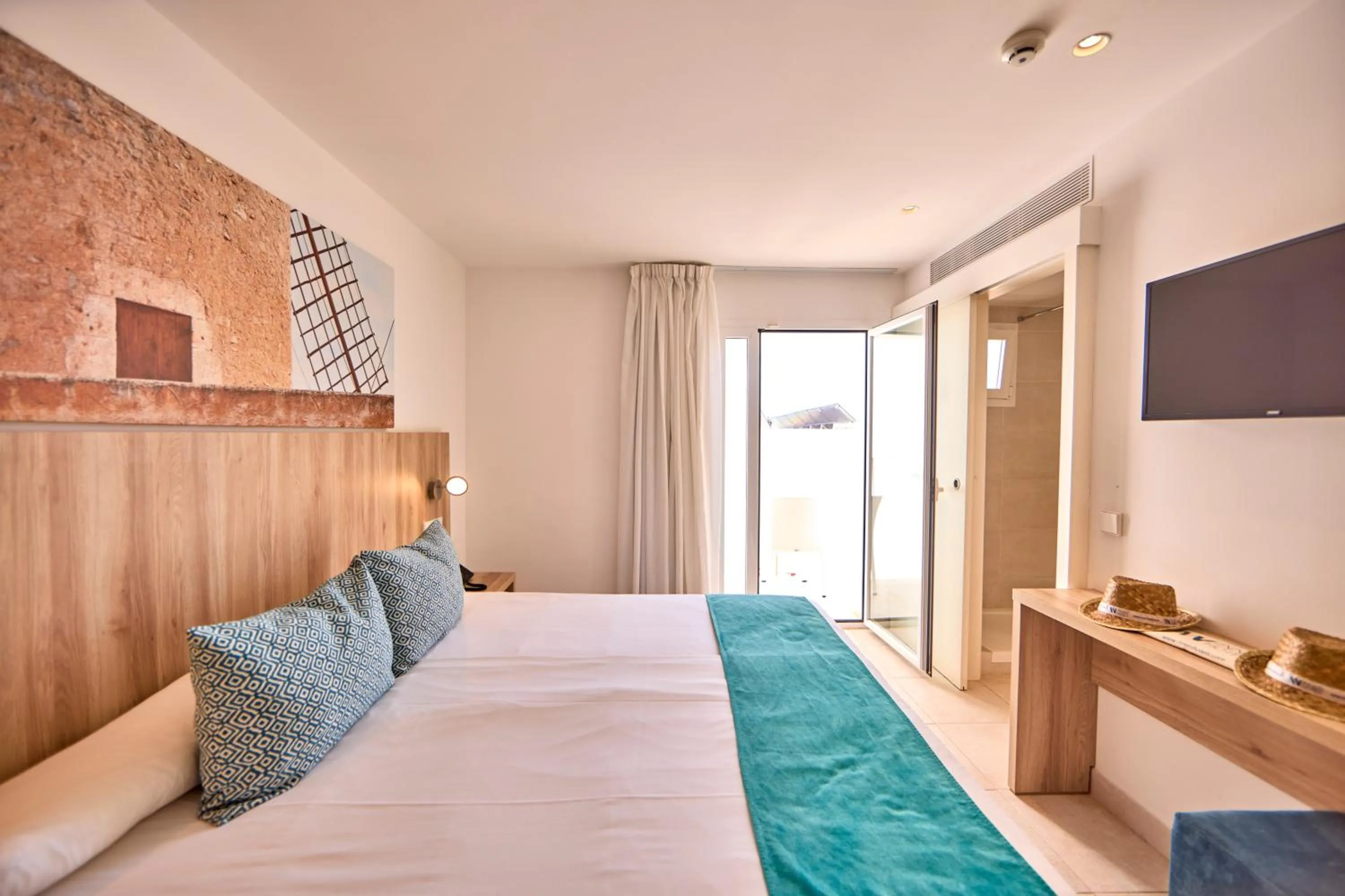 Photo of the whole room, Bed in INNER Hotel Rupit "Adults Only"