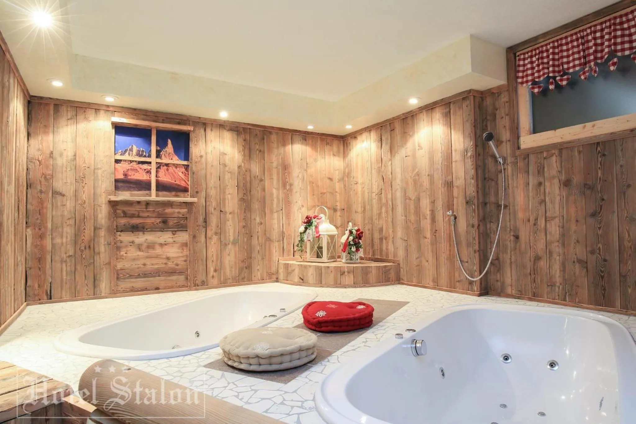 Hot Tub in Hotel Stalon Alpine Chic