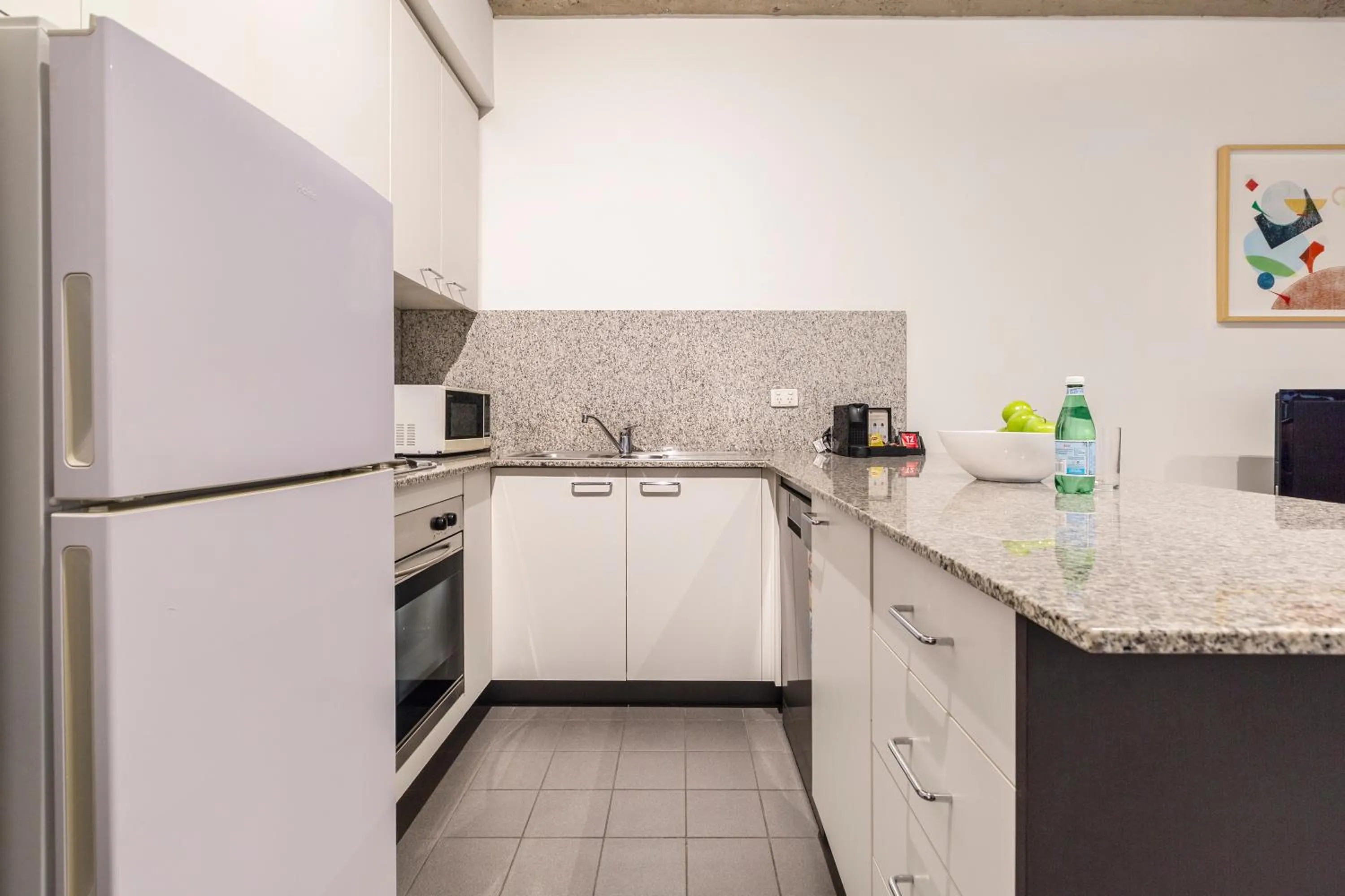 Kitchen or kitchenette in Punthill Apartment Hotel - Manhattan