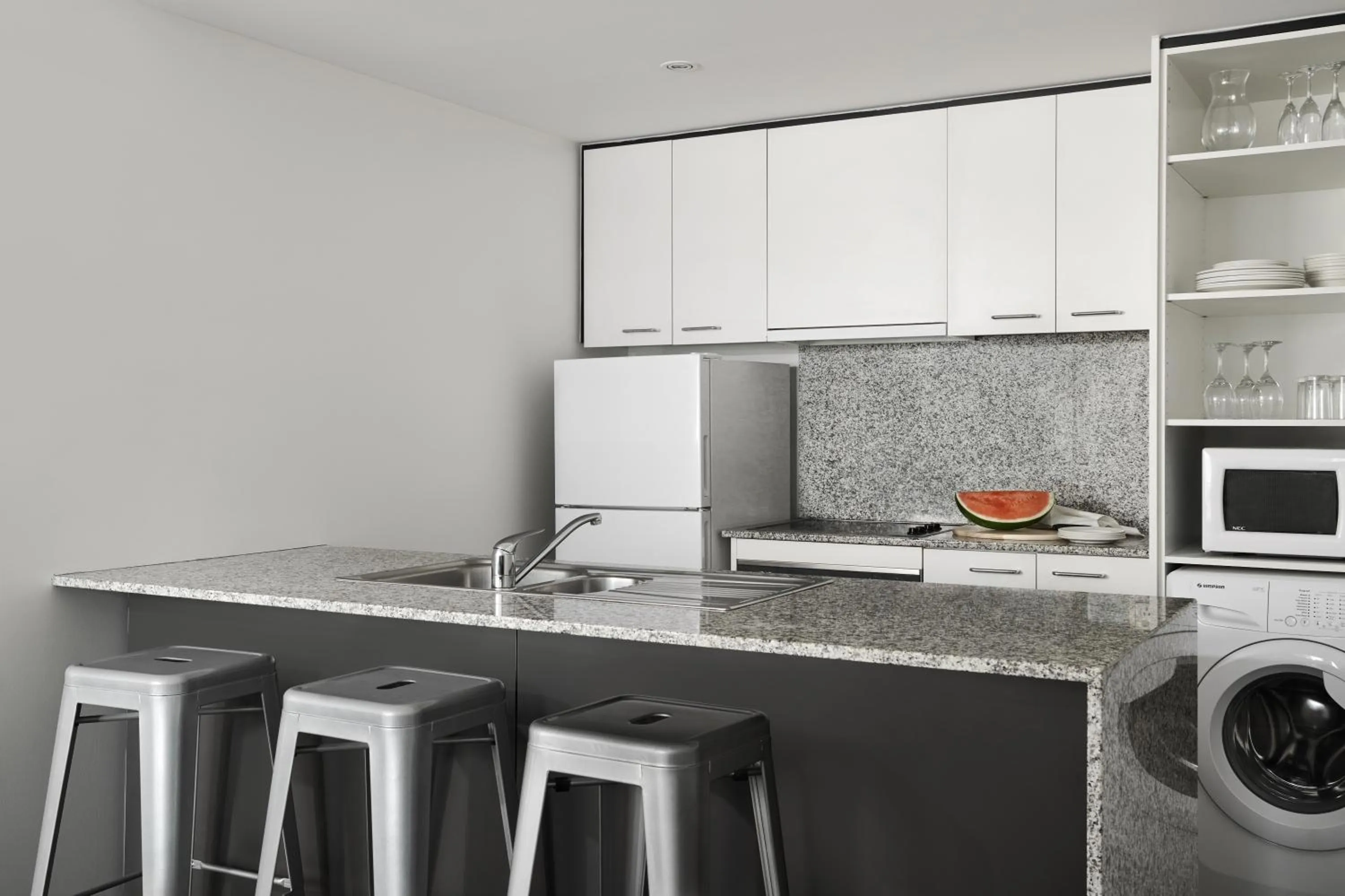 Kitchen or kitchenette in Punthill Apartment Hotel - Manhattan