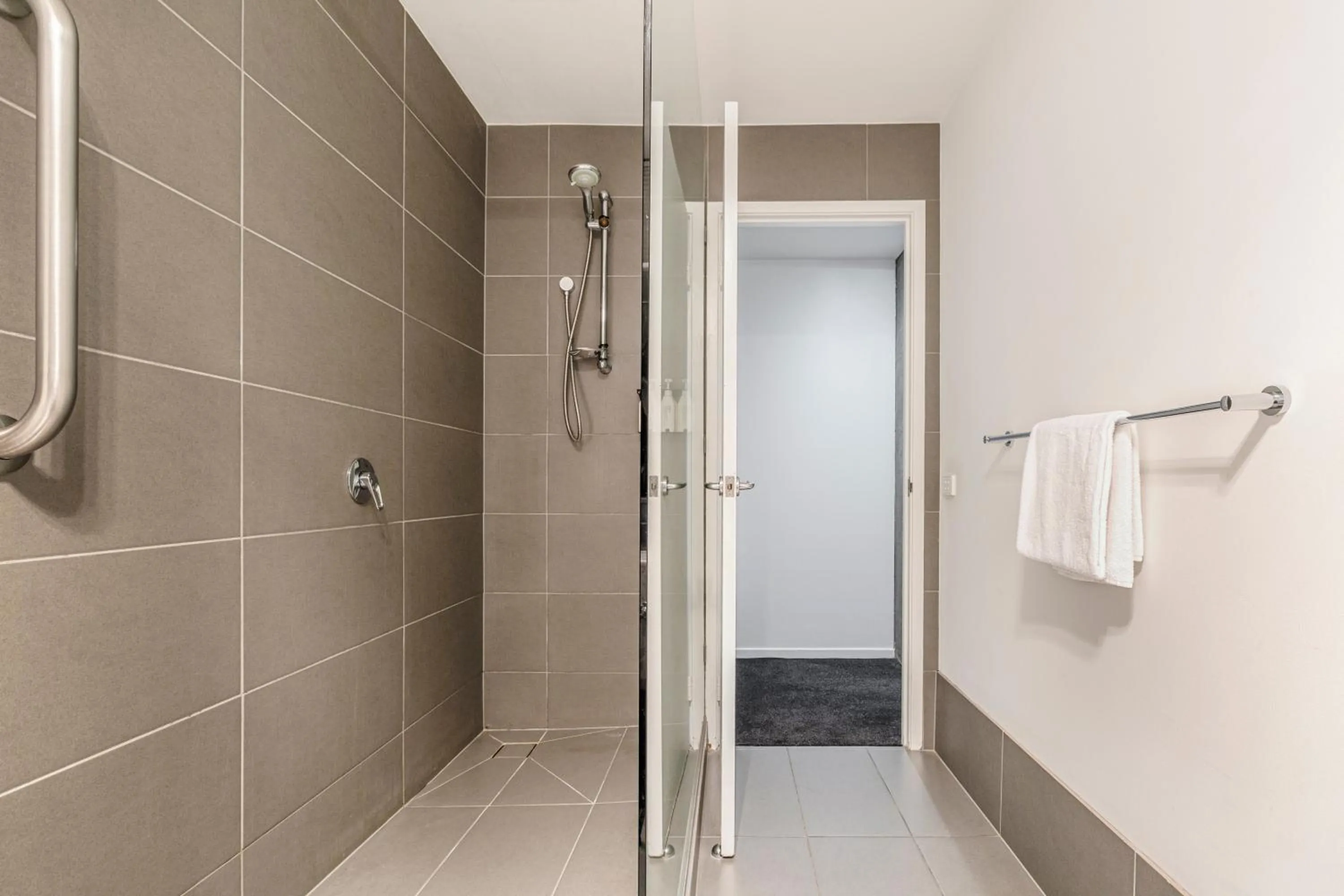 Shower in Punthill Apartment Hotel - Manhattan