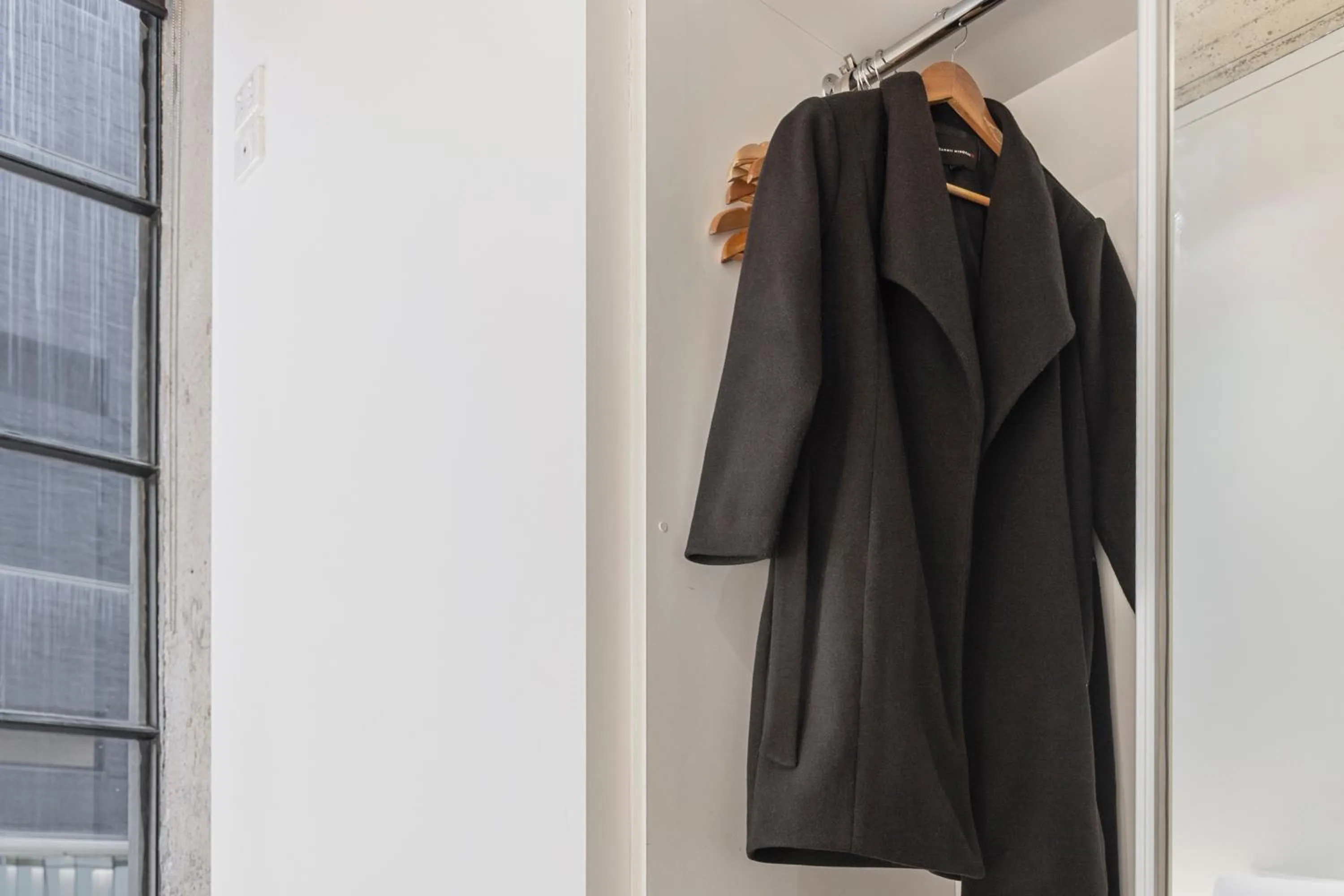 wardrobe in Punthill Apartment Hotel - Manhattan