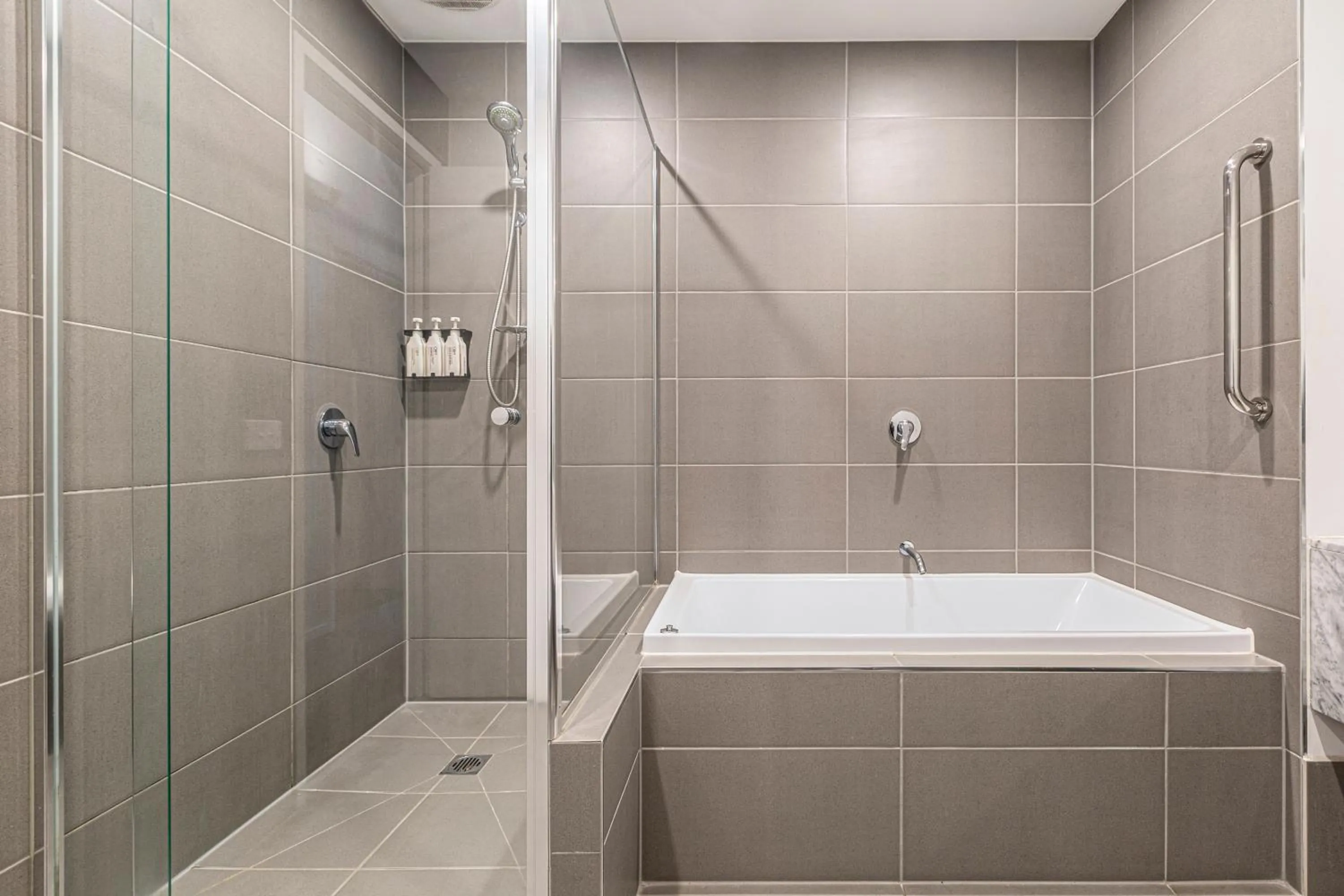 Shower in Punthill Apartment Hotel - Manhattan