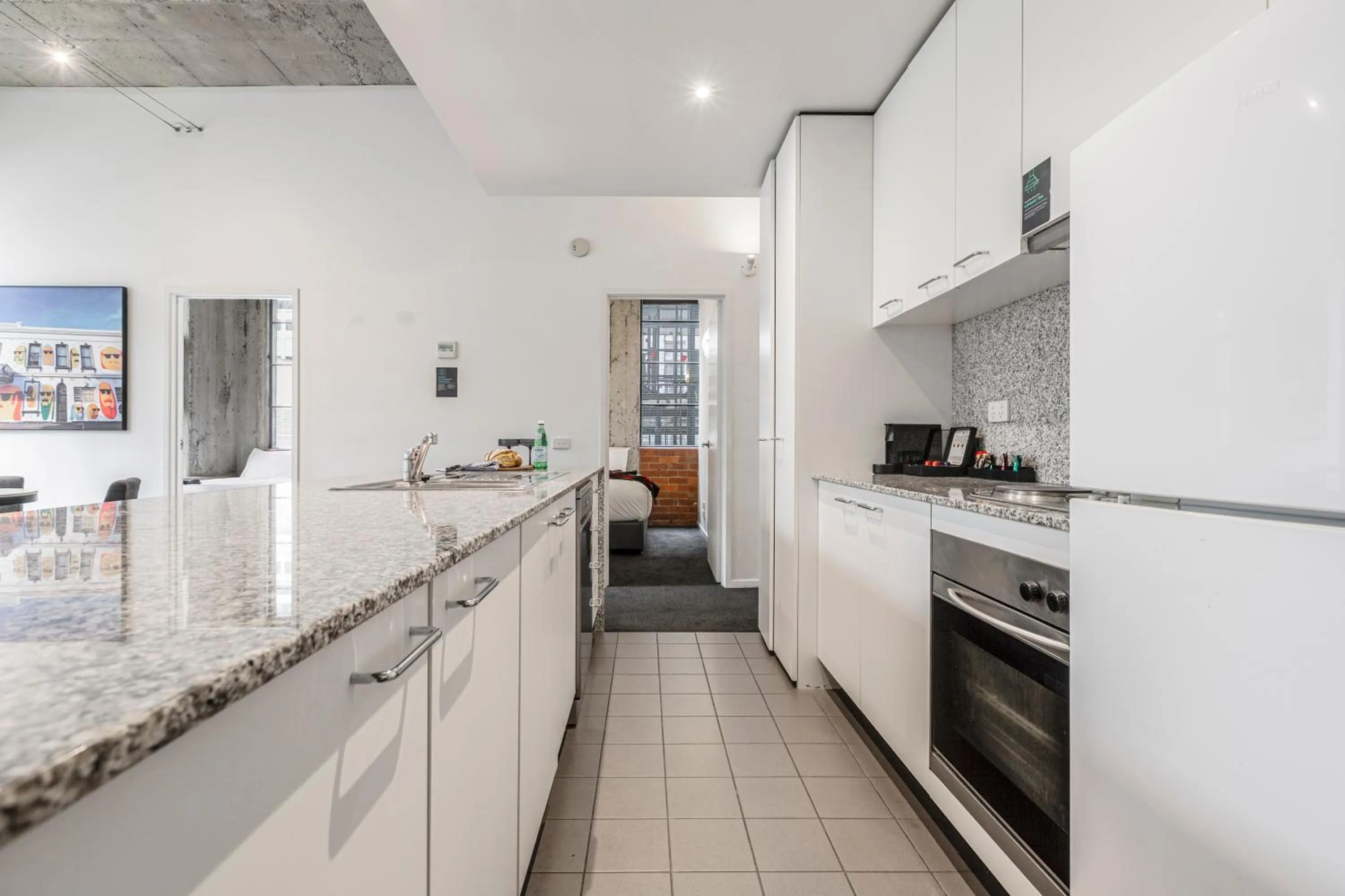 oven in Punthill Apartment Hotel - Manhattan