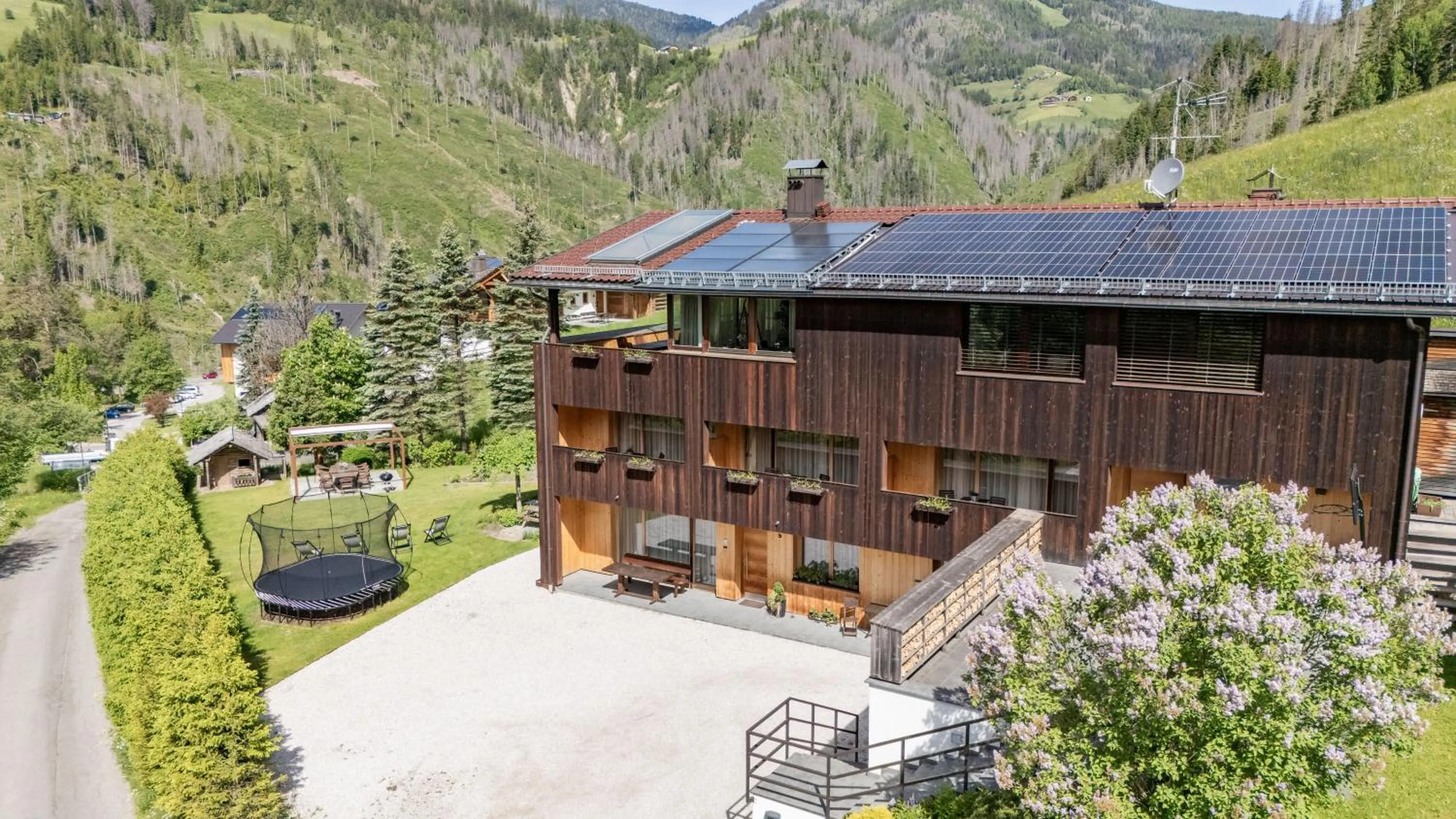 Property building in Chalet Vanzi