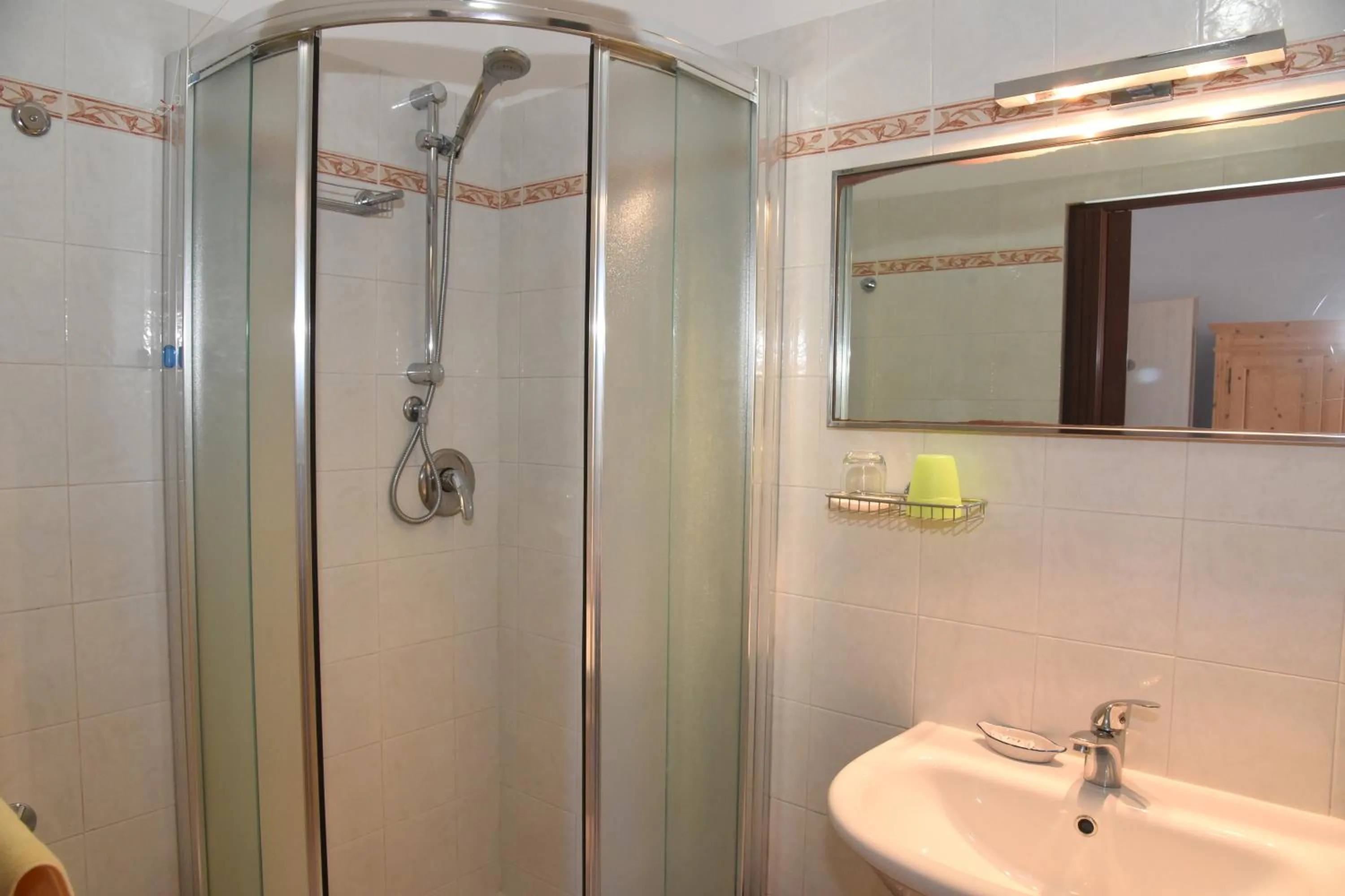 Shower in Albergo La Rosetta