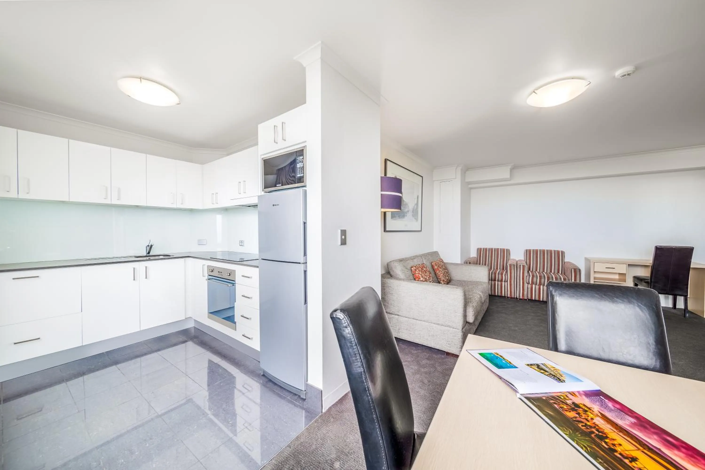 Kitchen or kitchenette in Oaks Sydney Hyde Park Suites