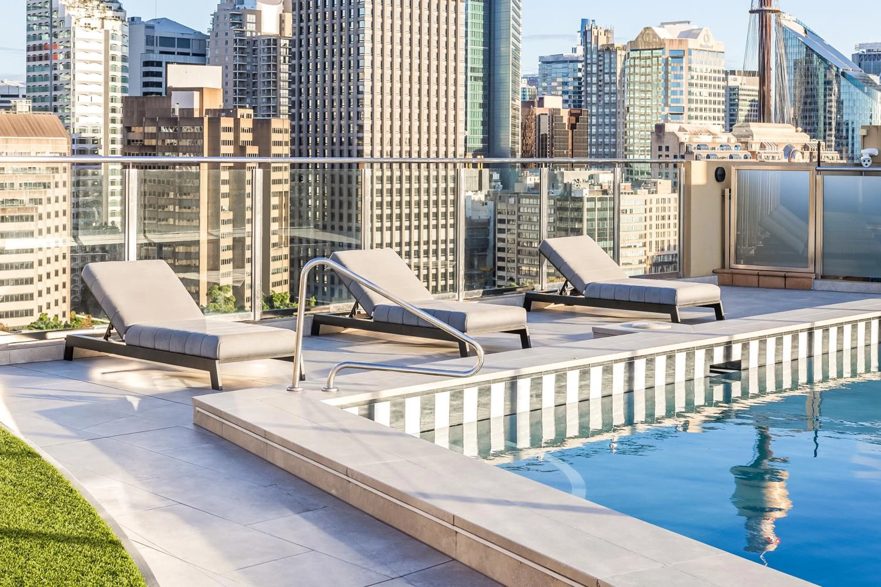 Swimming pool in Oaks Sydney Hyde Park Suites