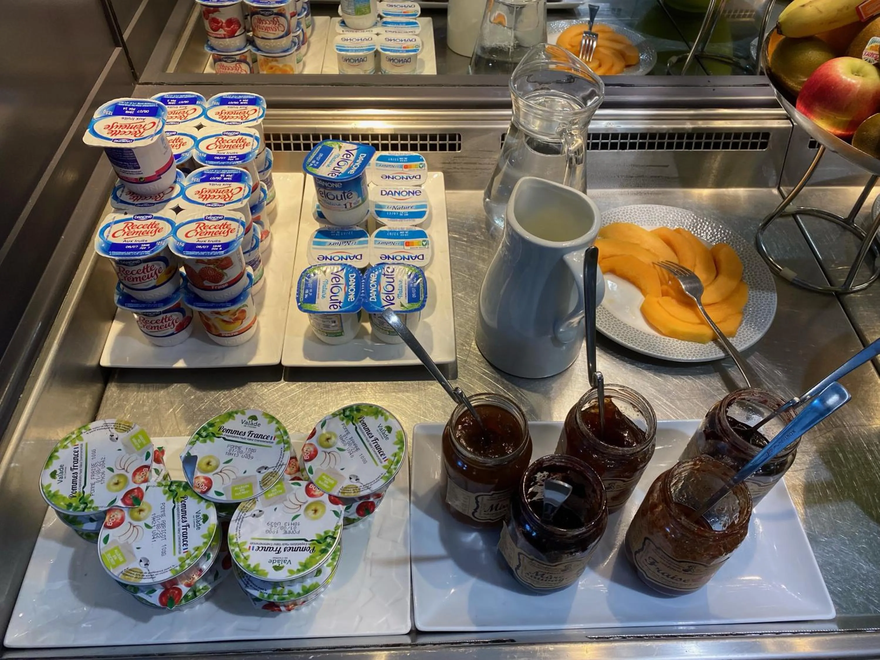 Breakfast in Hotel Restaurant Vesontio