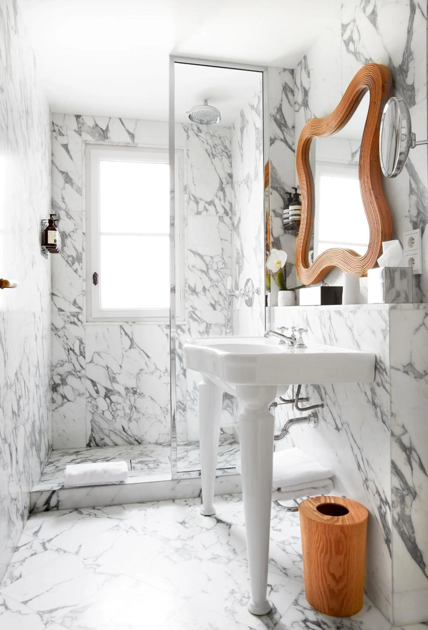 Bathroom in Hôtel Thoumieux