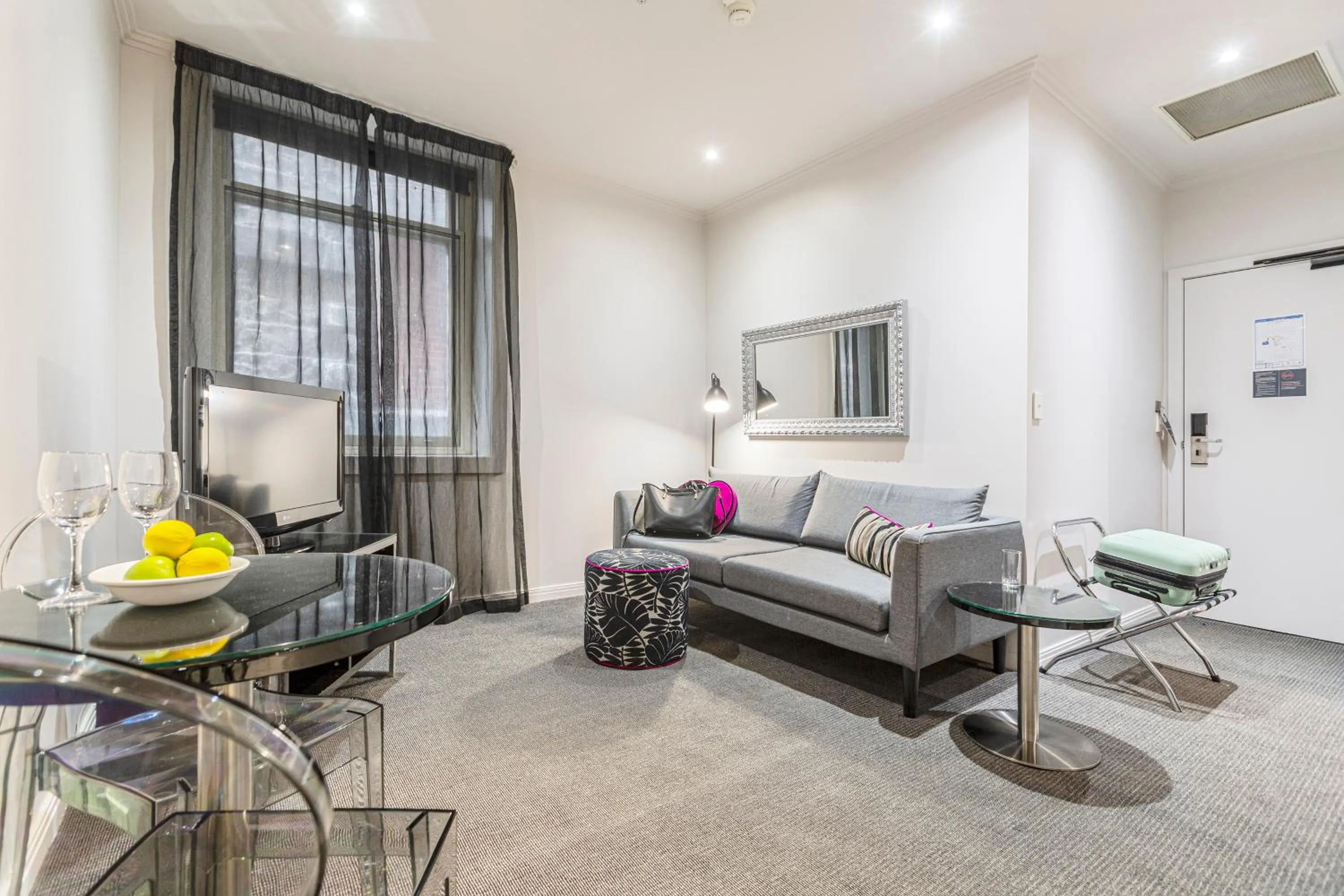 Living room, Bed in Punthill Apartment Hotel - Flinders Lane