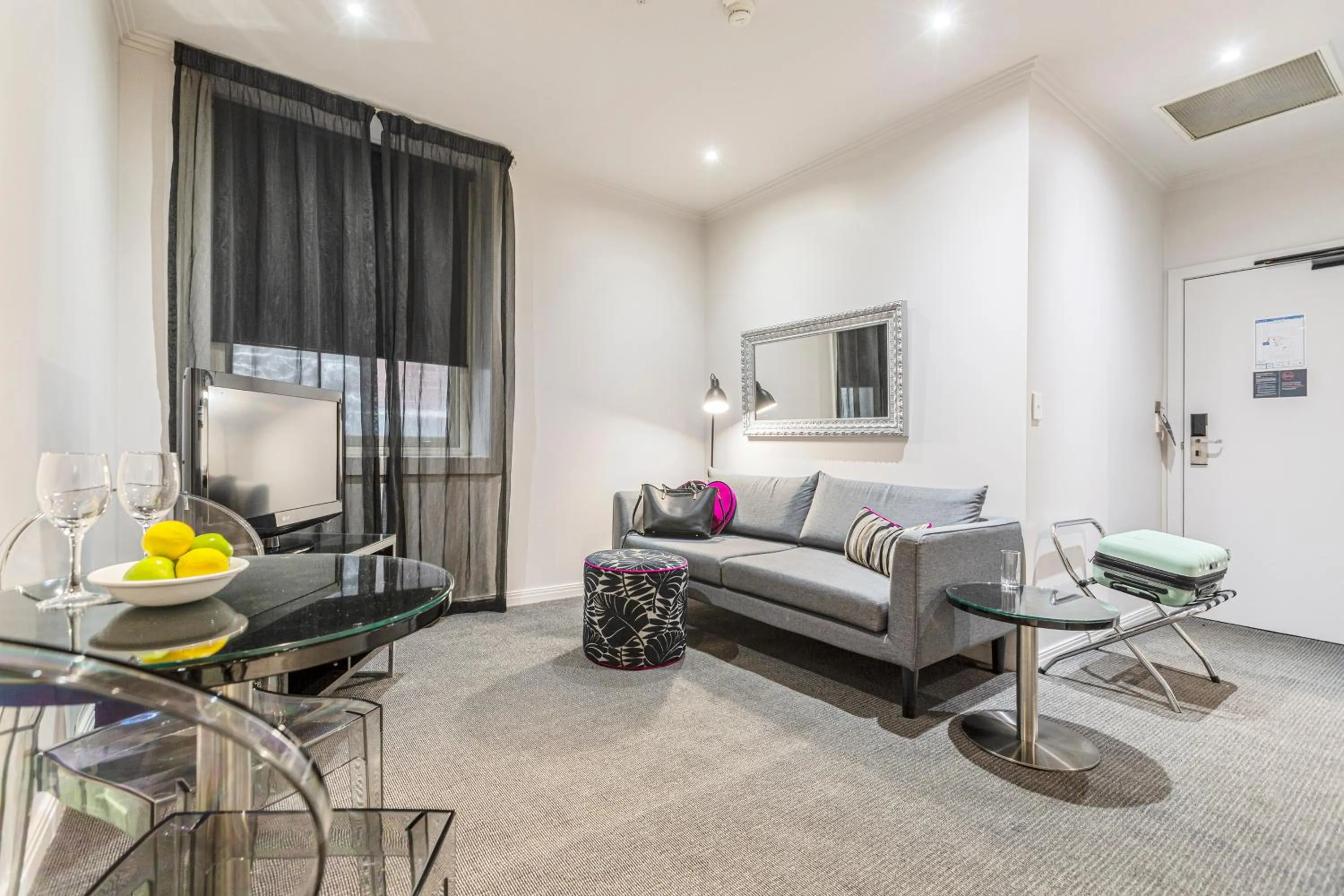 Living room, Bed in Punthill Apartment Hotel - Flinders Lane