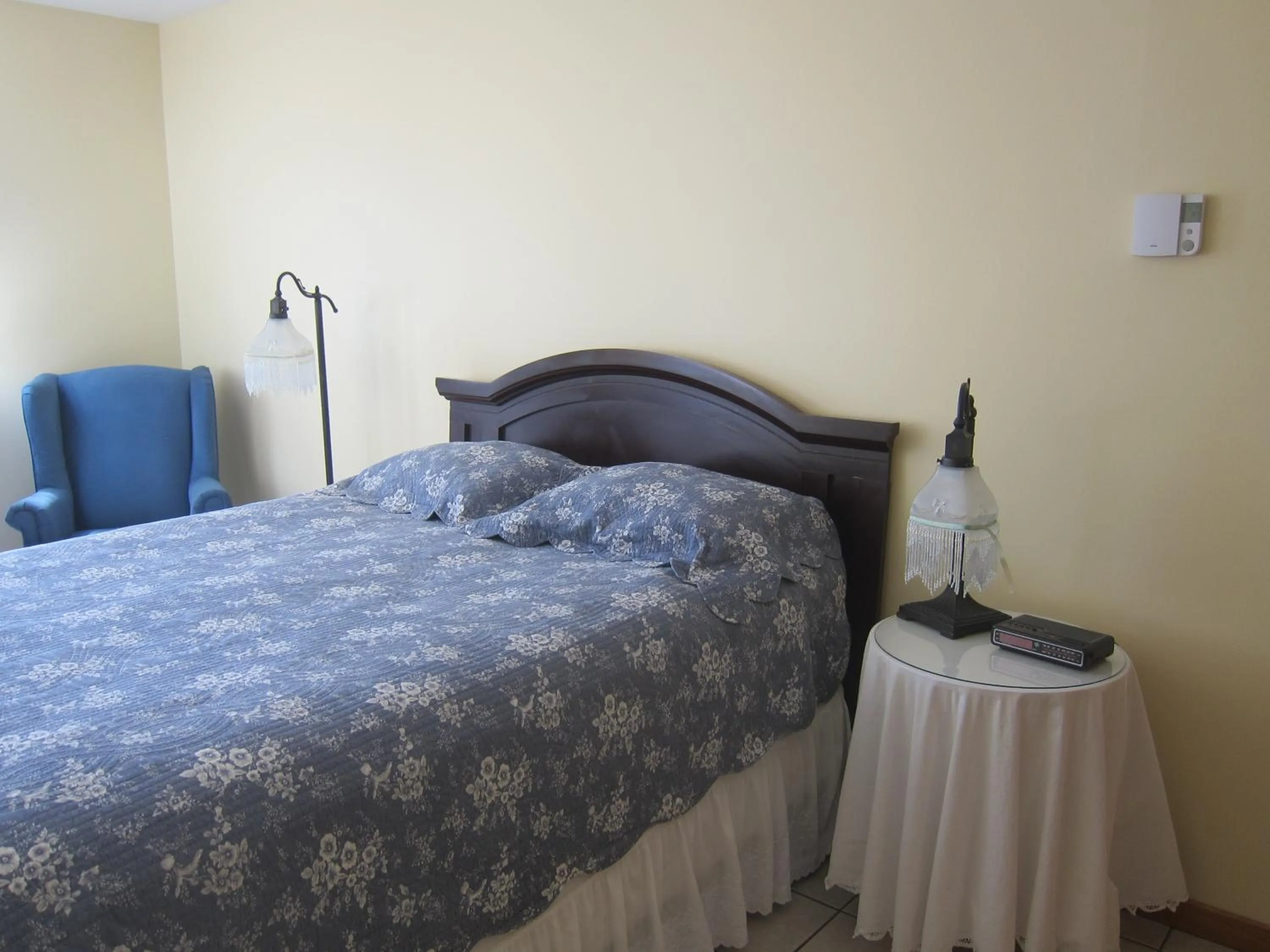 Bed in Summers Country Inn