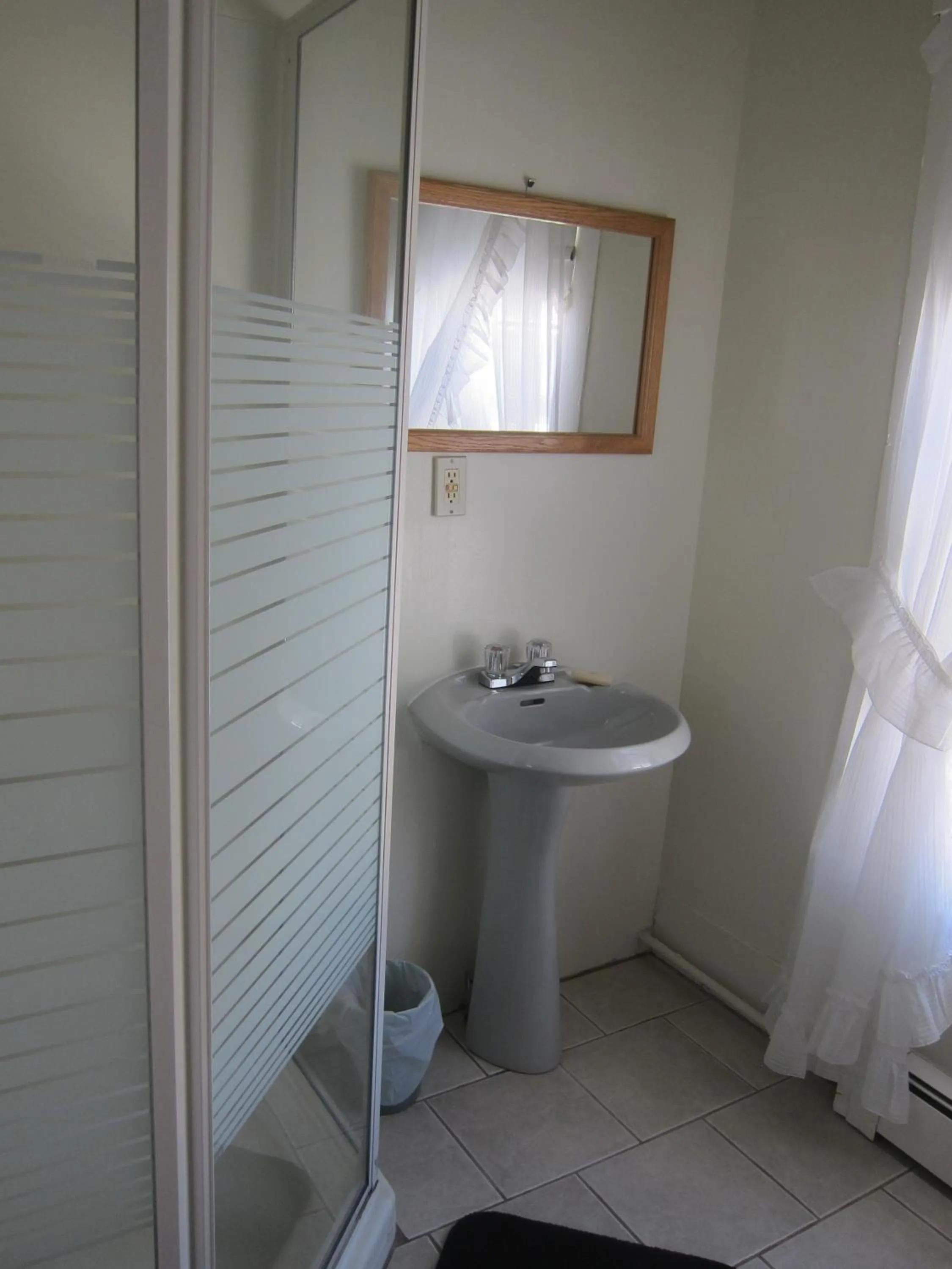 Bathroom in Summers Country Inn