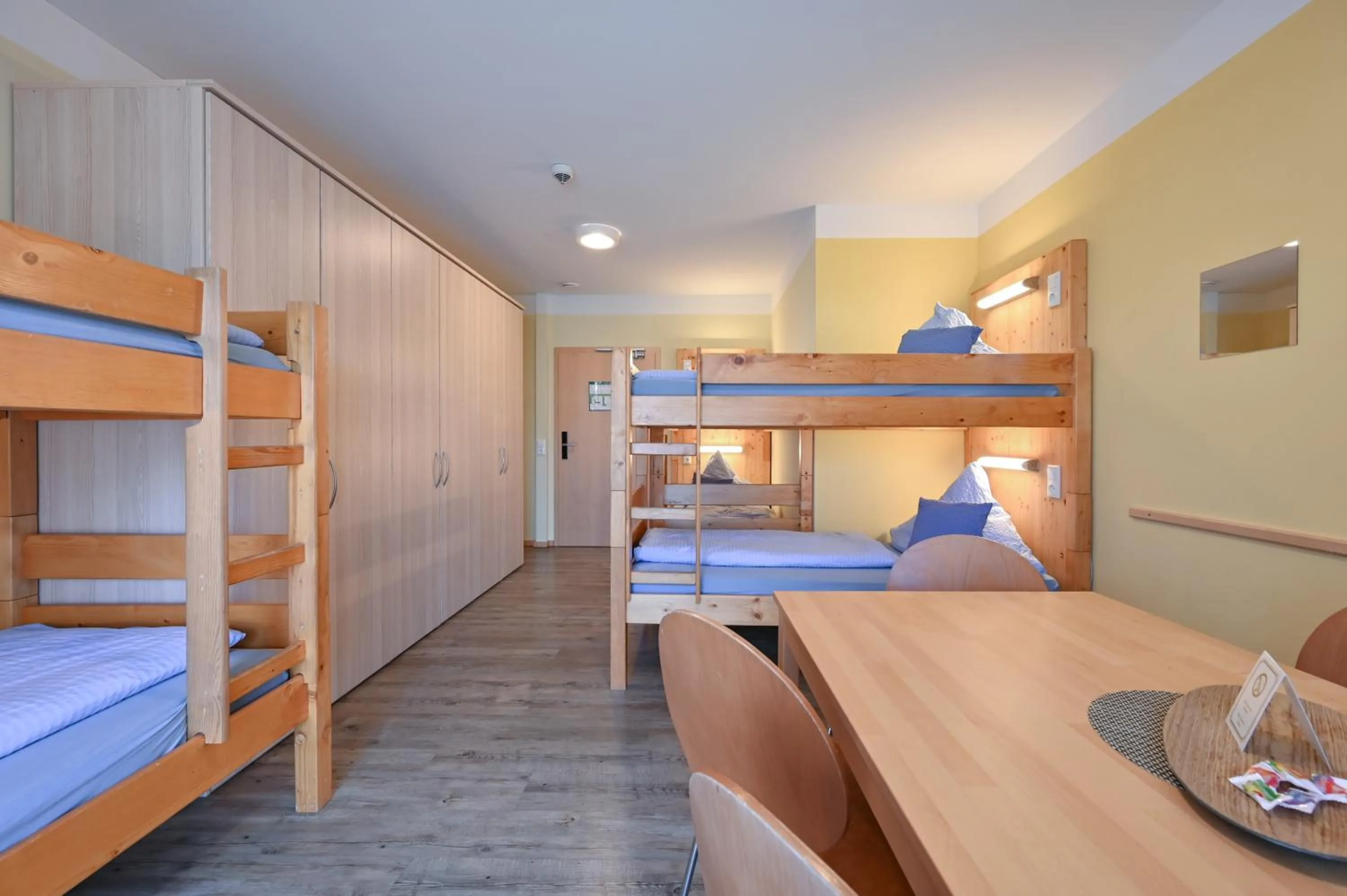 Photo of the whole room, Bed in Rote Villa Füssen