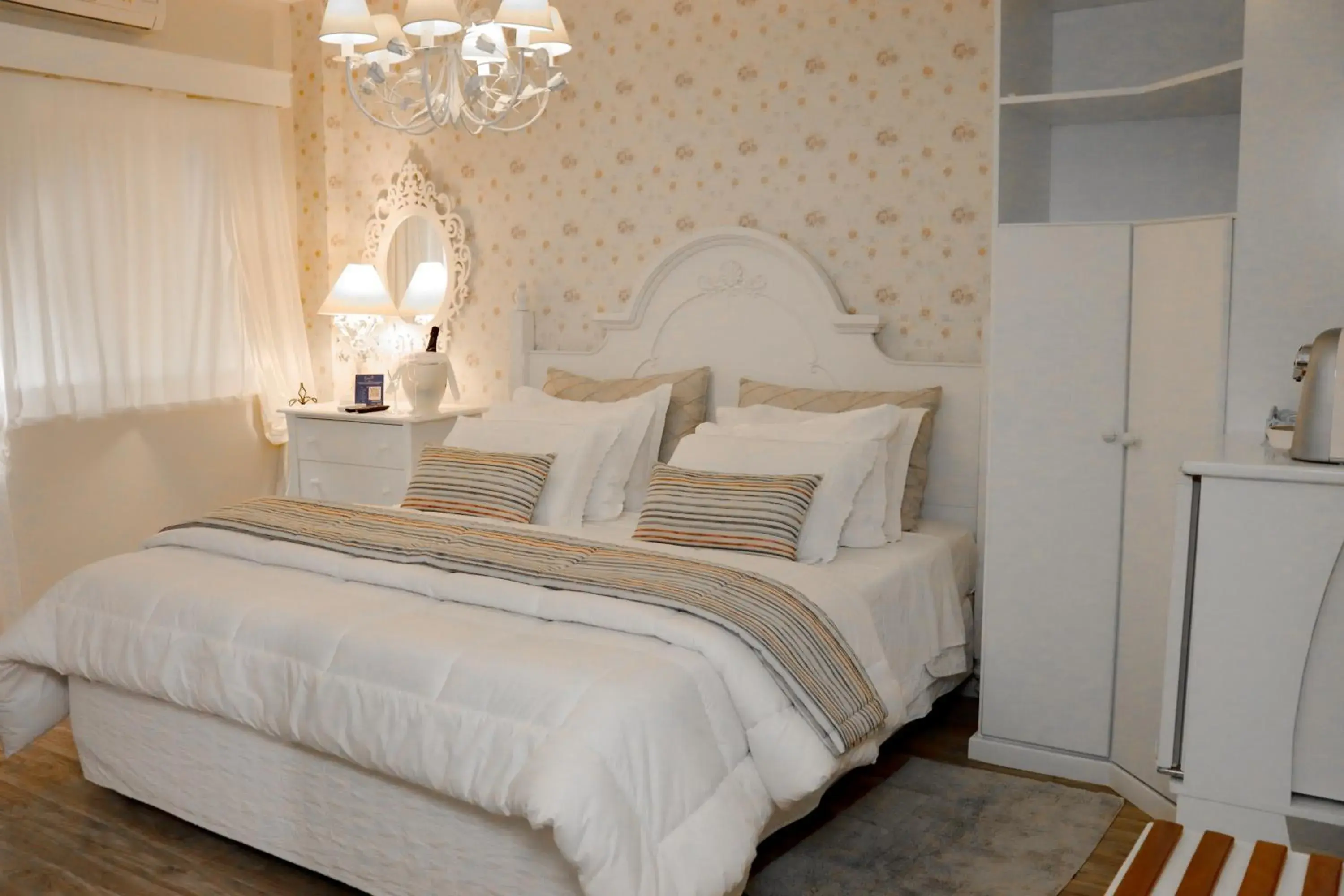 Suite with Bath in Hotel Bertoluci Suite with Bath in Hotel Bertoluci