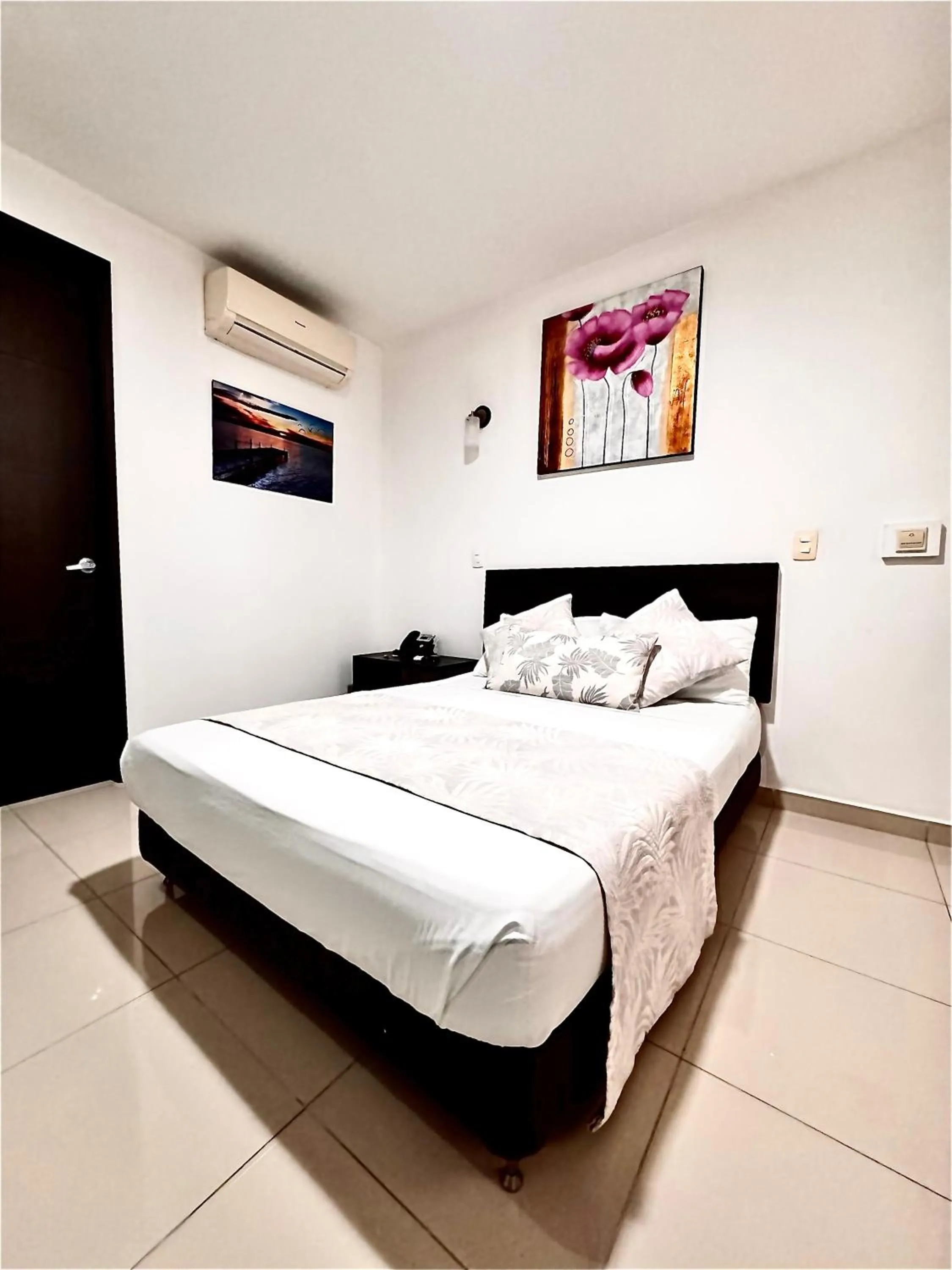 Bedroom, Bed in hgo hotel