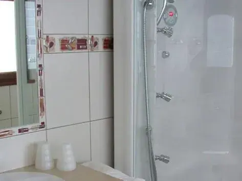 Double Room in Logis Hotel Les Sapins Double Room in Logis Hotel Les Sapins