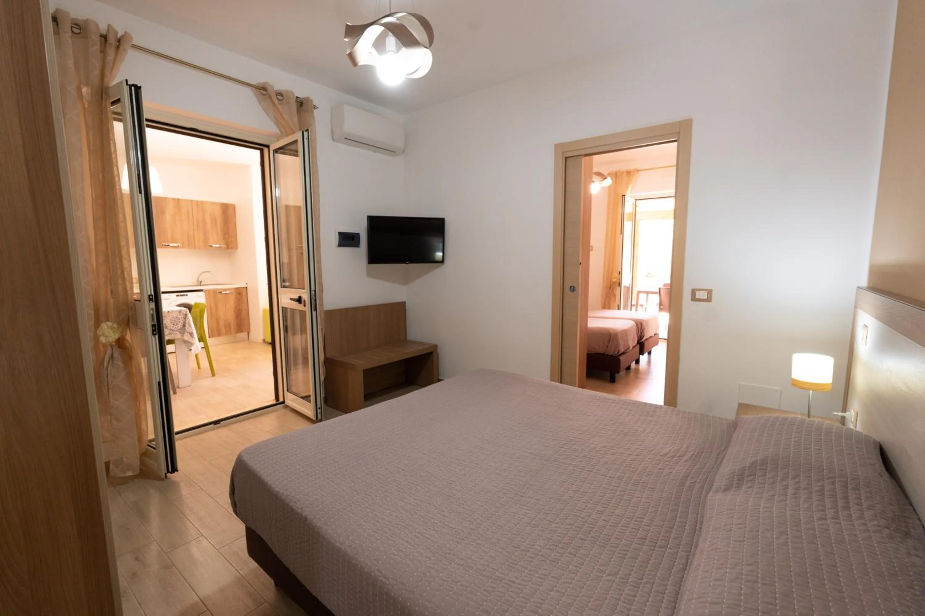 Photo of the whole room, Bed in Villa Santangelo