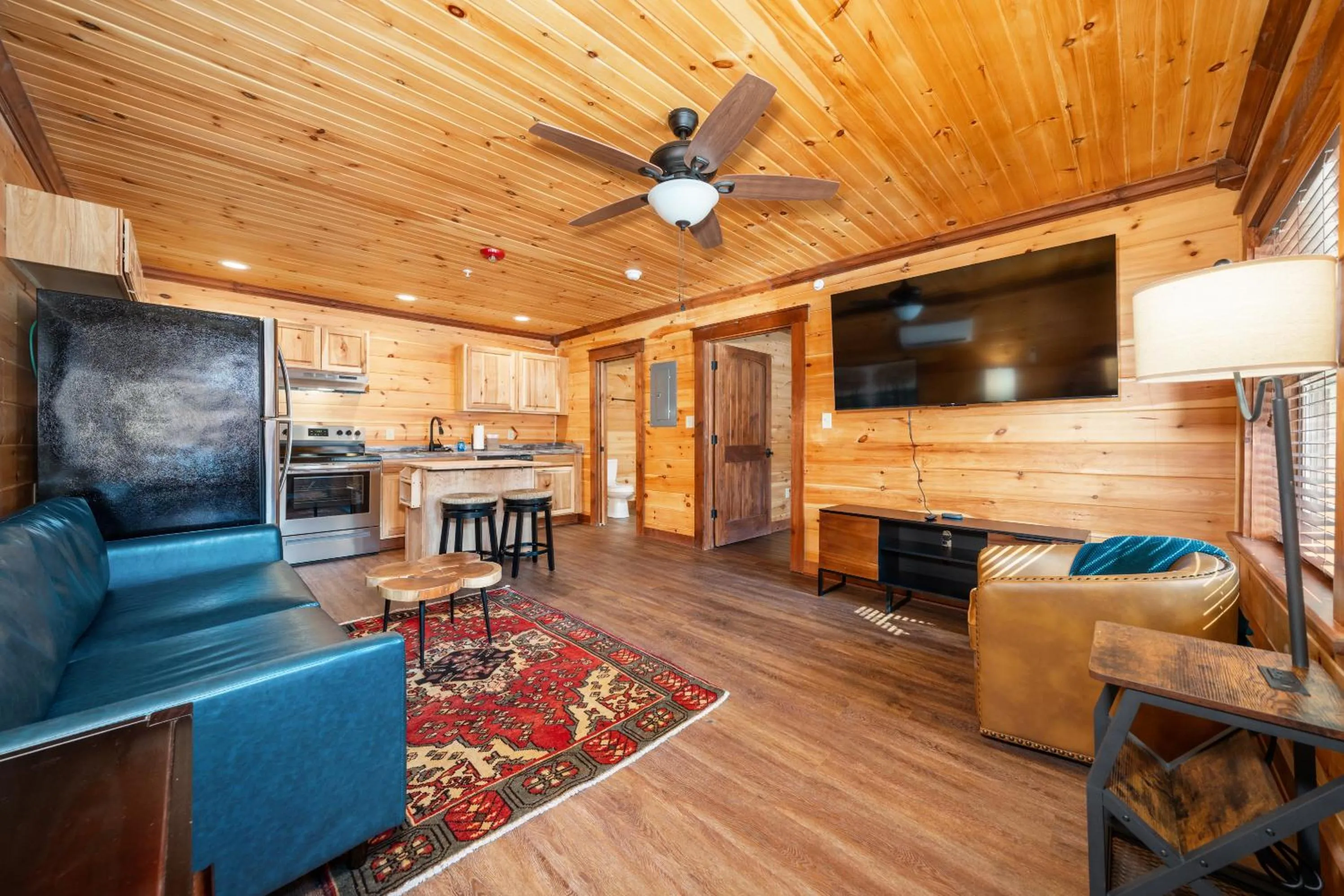 Photo of the whole room in Best Court