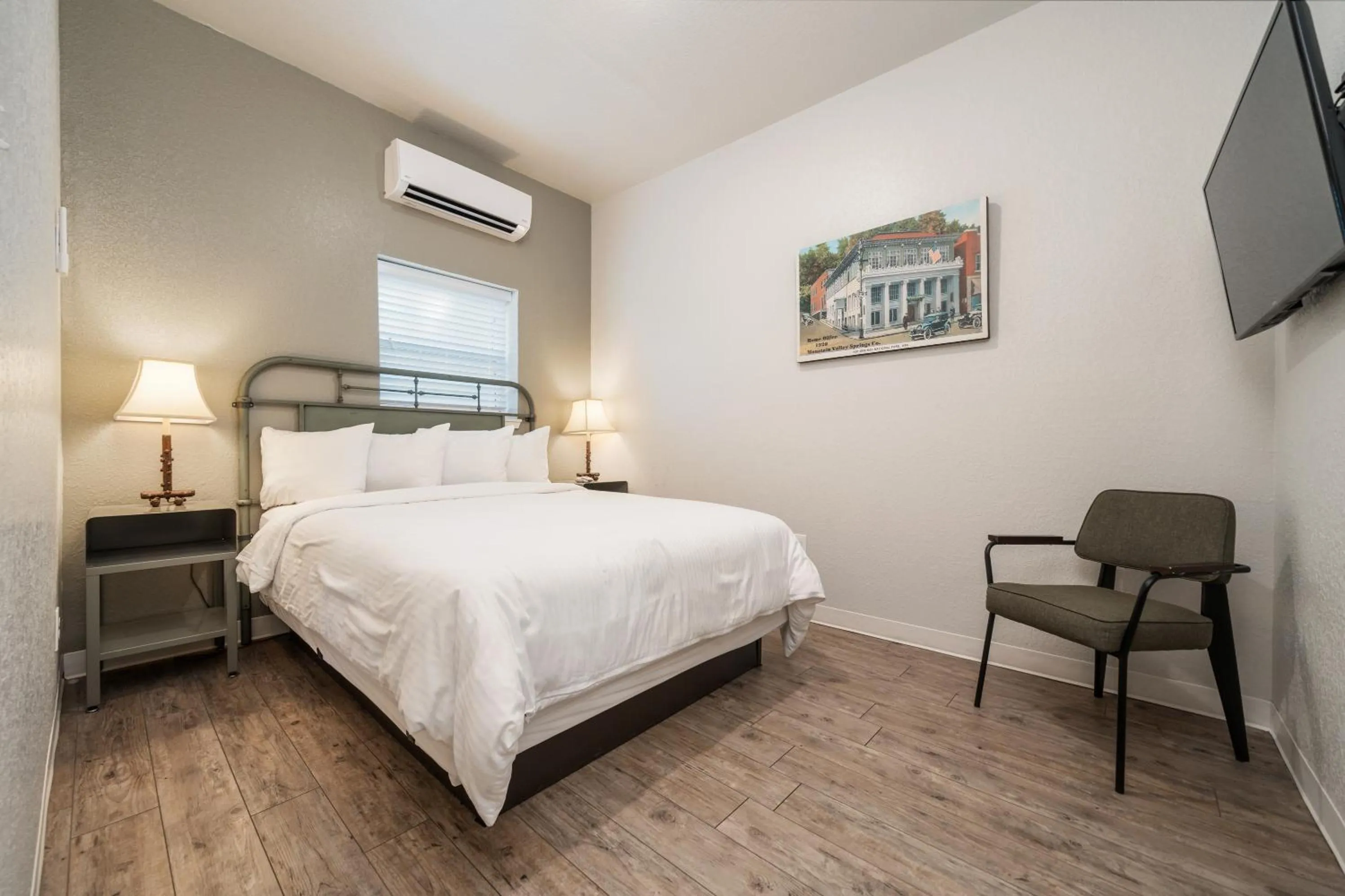 Bedroom, Bed in Best Court