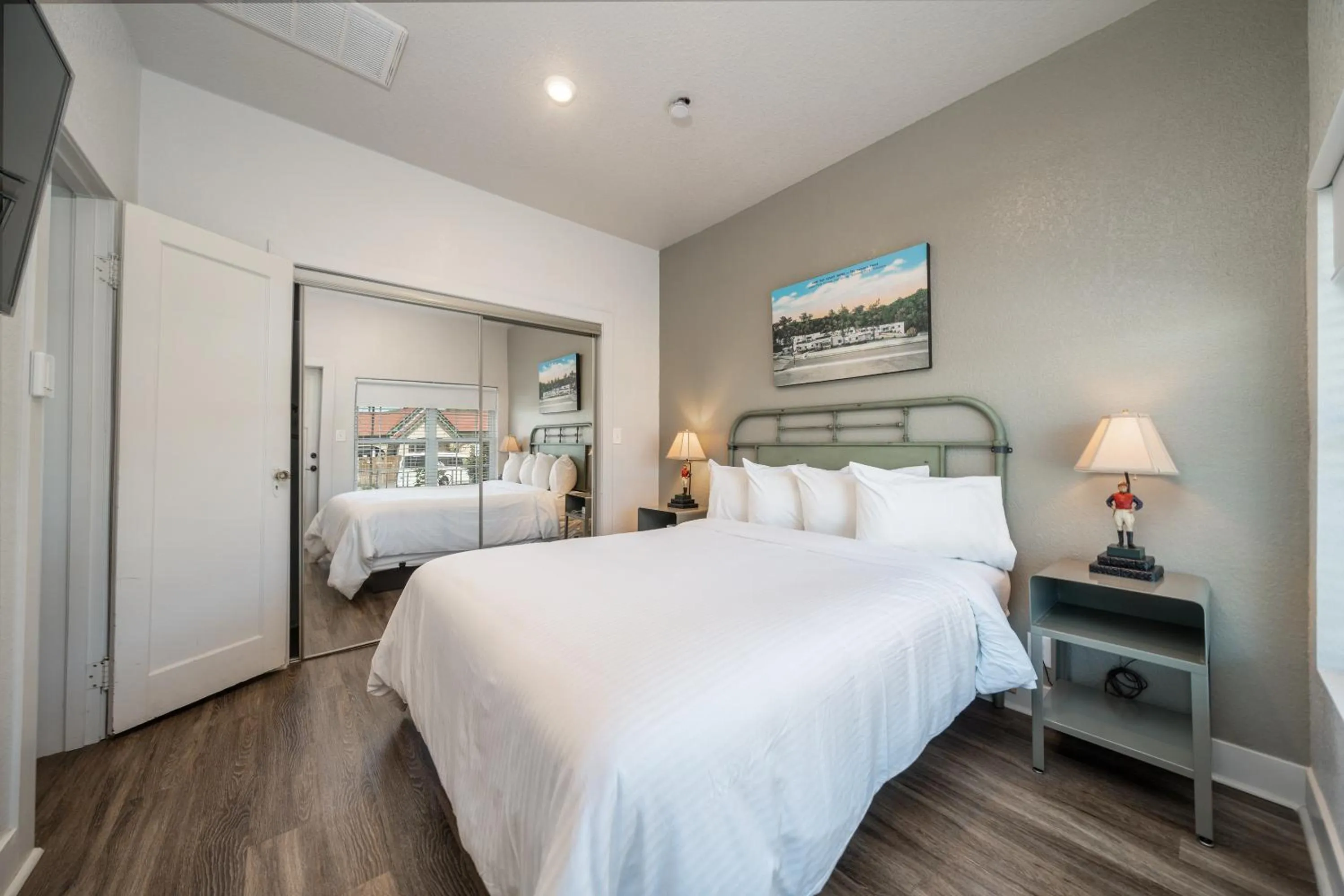 Bedroom, Bed in Best Court