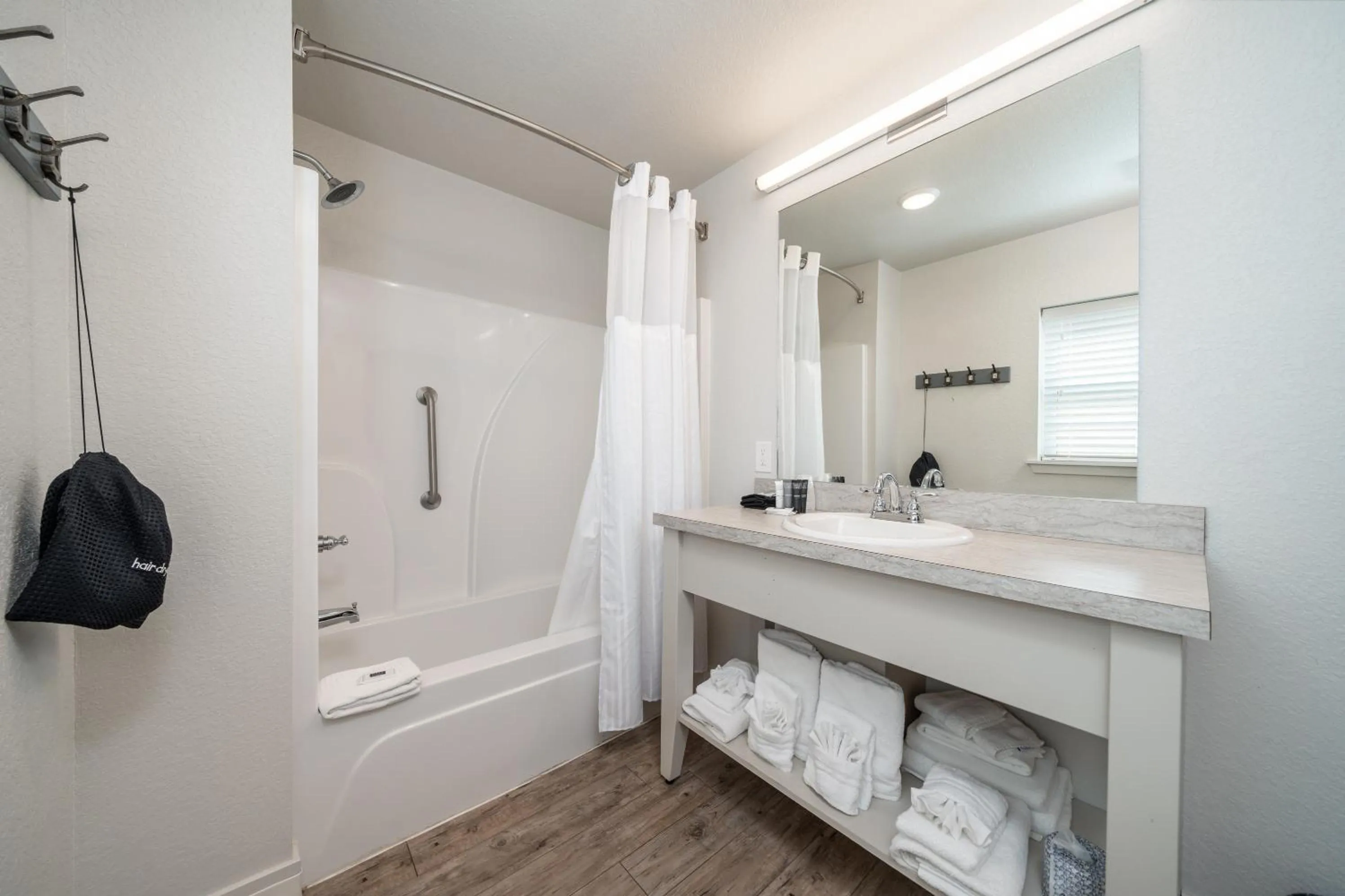 Bathroom in Best Court