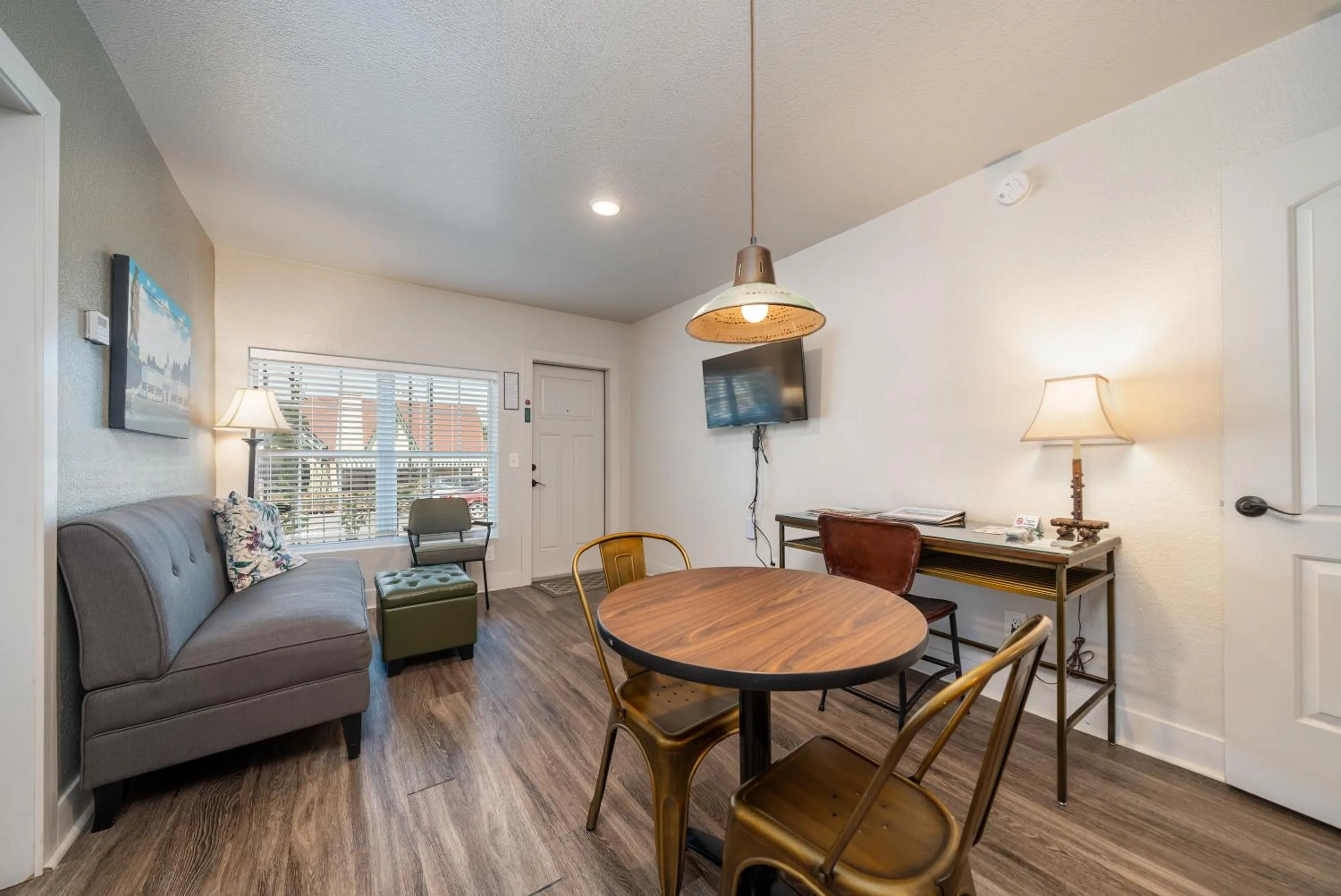 Dining area in Best Court