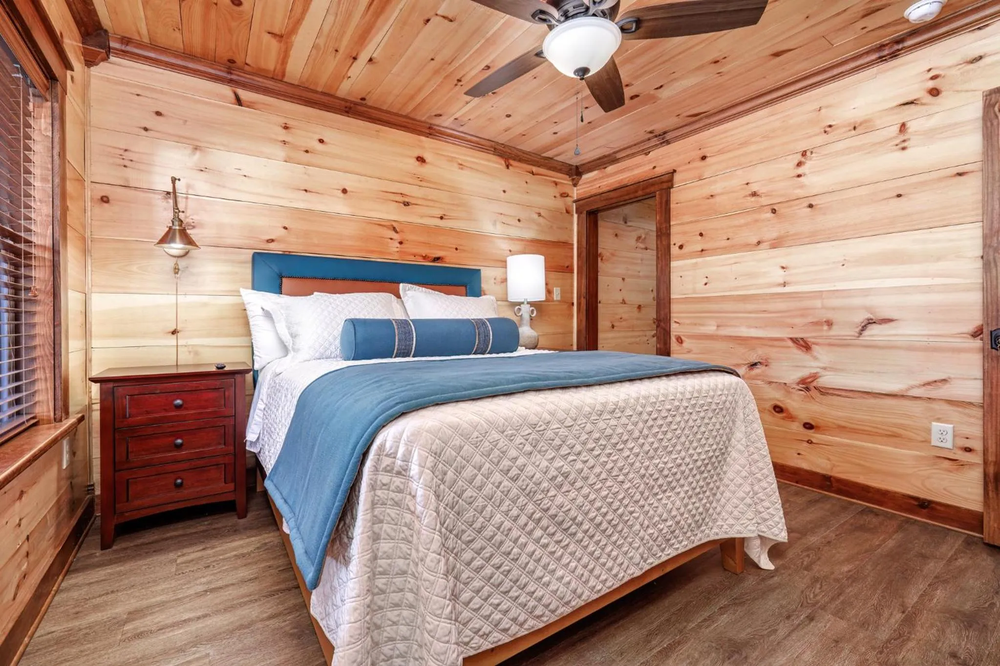 Bedroom, Bed in Best Court