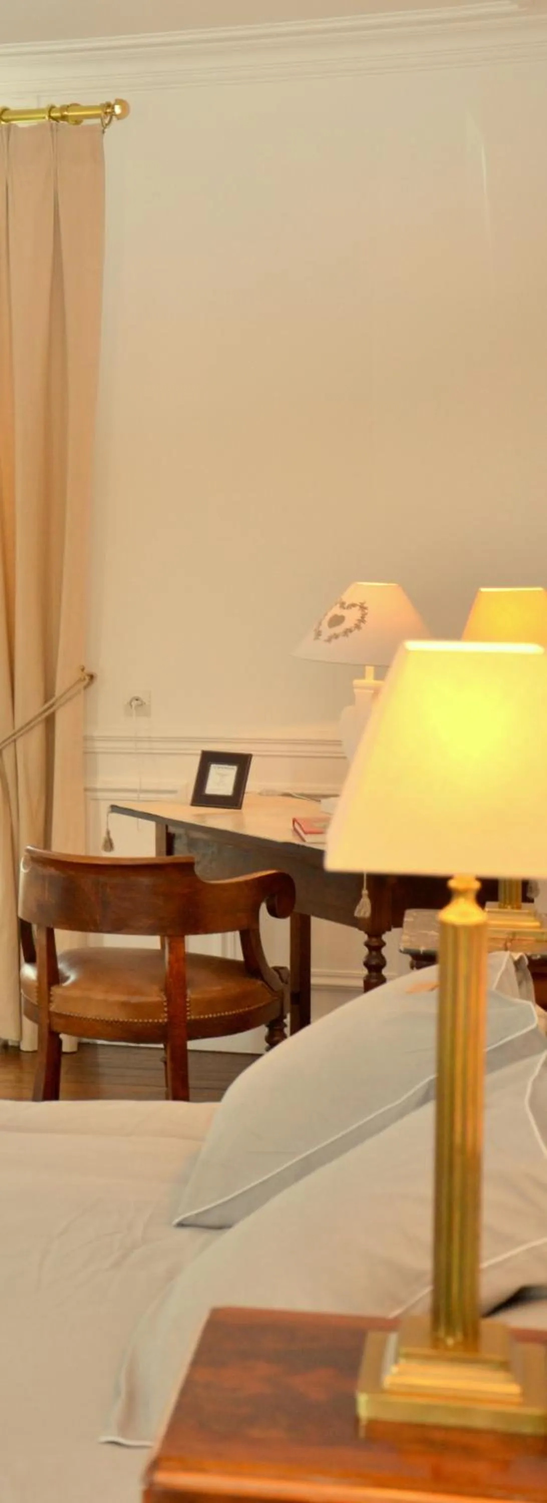Decorative detail, Bed in Clos de Bellefontaine B&B